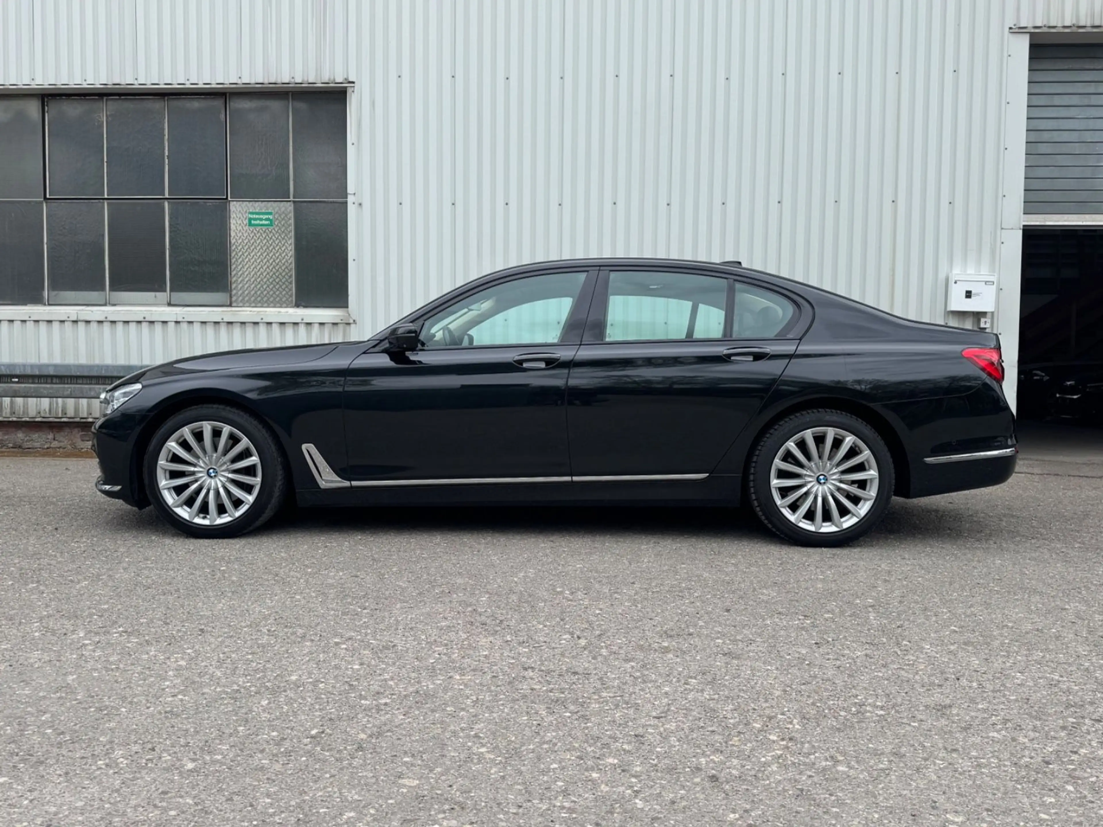 BMW 740 d xDrive*HUD*Soft Close*Massage*360 Kamera* — photo 3