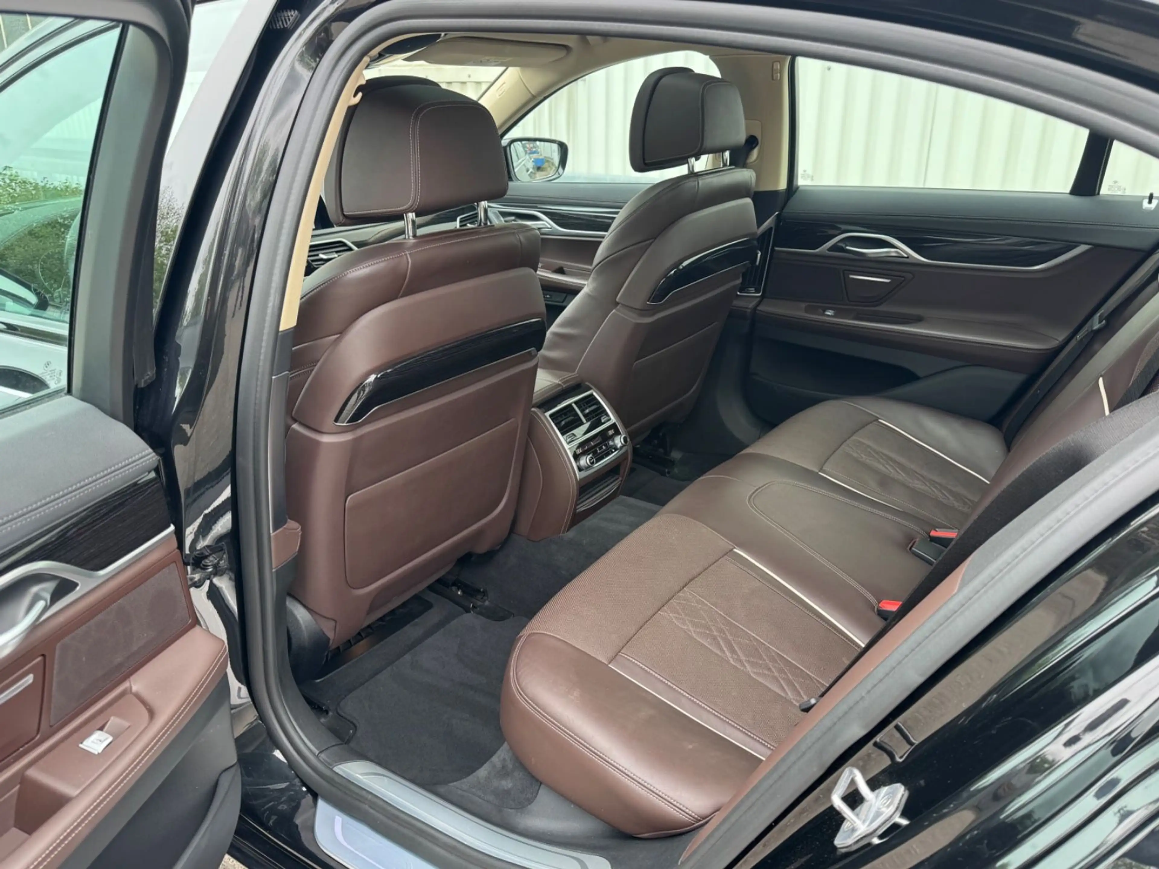 BMW 740 d xDrive*HUD*Soft Close*Massage*360 Kamera* — photo 22
