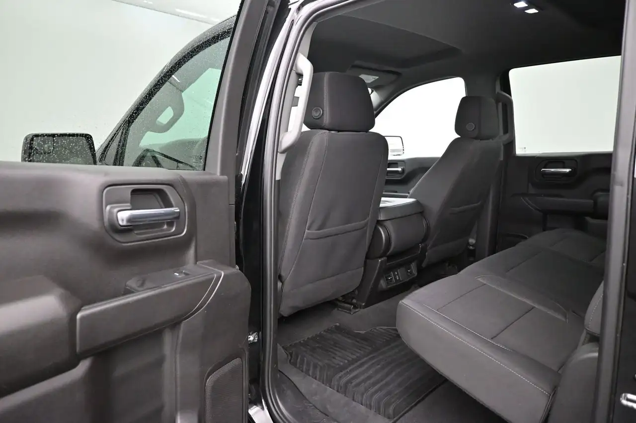 Chevrolet Silverado photo Chevrolet Silverado