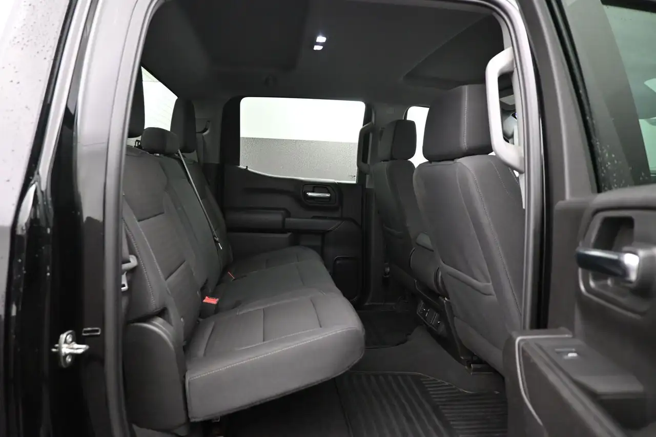 Chevrolet Silverado photo Chevrolet Silverado