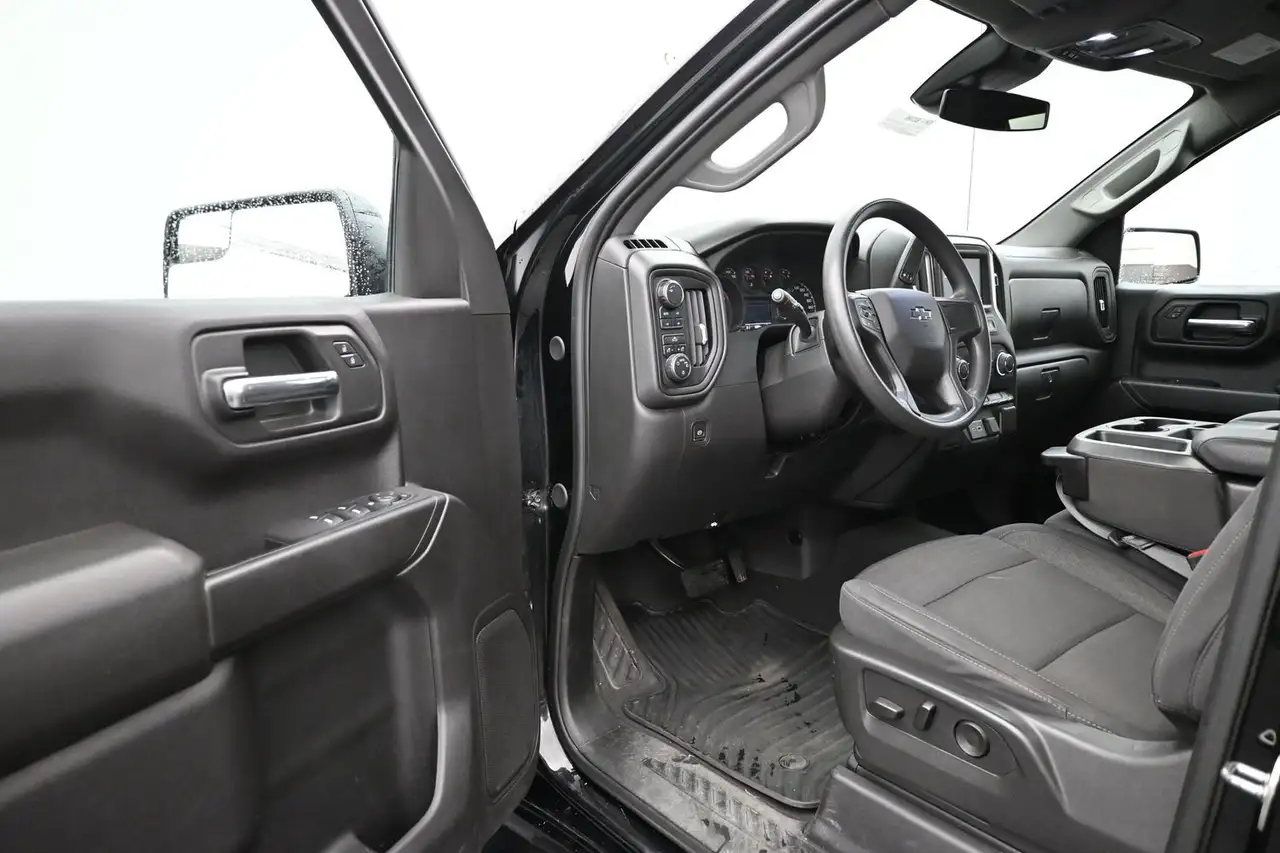 Chevrolet Silverado photo Chevrolet Silverado
