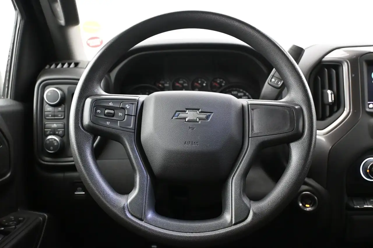Chevrolet Silverado photo Chevrolet Silverado