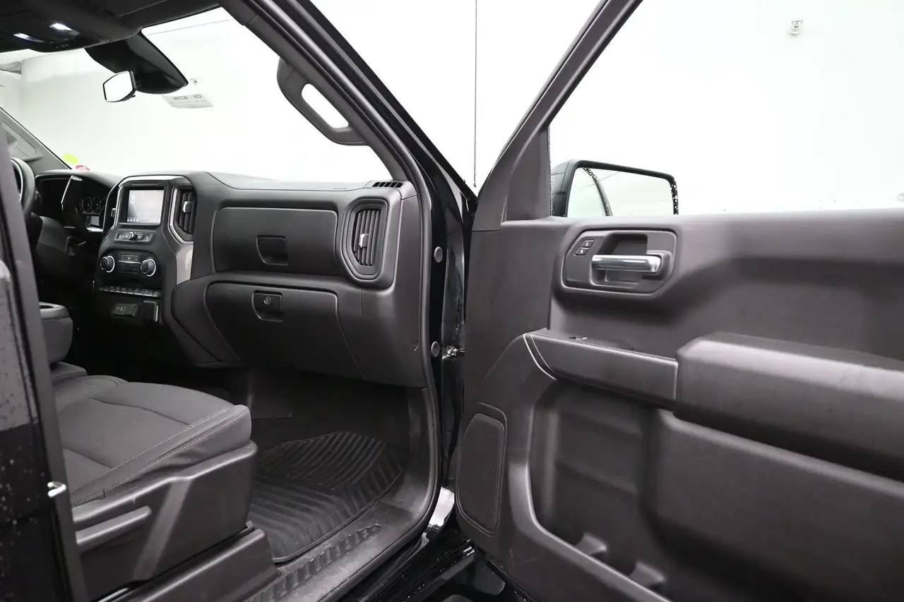 Chevrolet Silverado photo Chevrolet Silverado