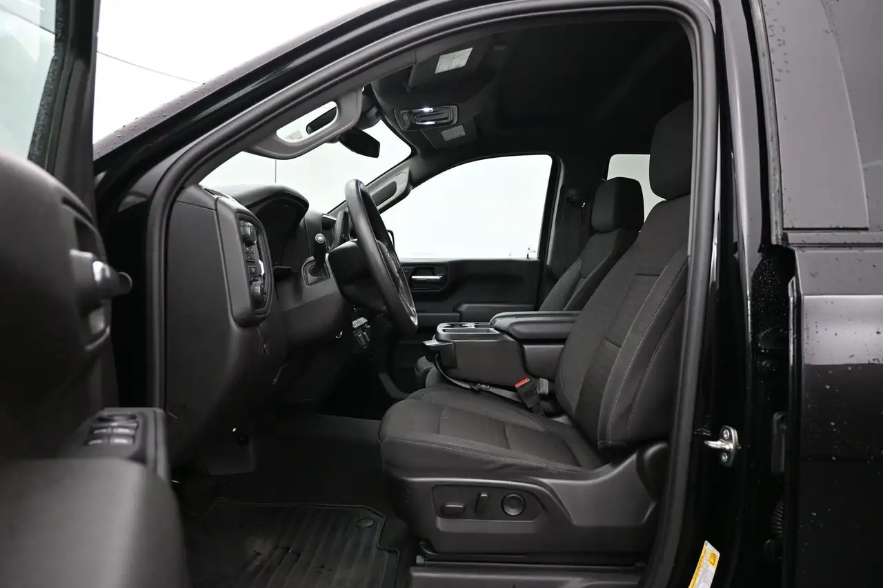 Chevrolet Silverado photo Chevrolet Silverado