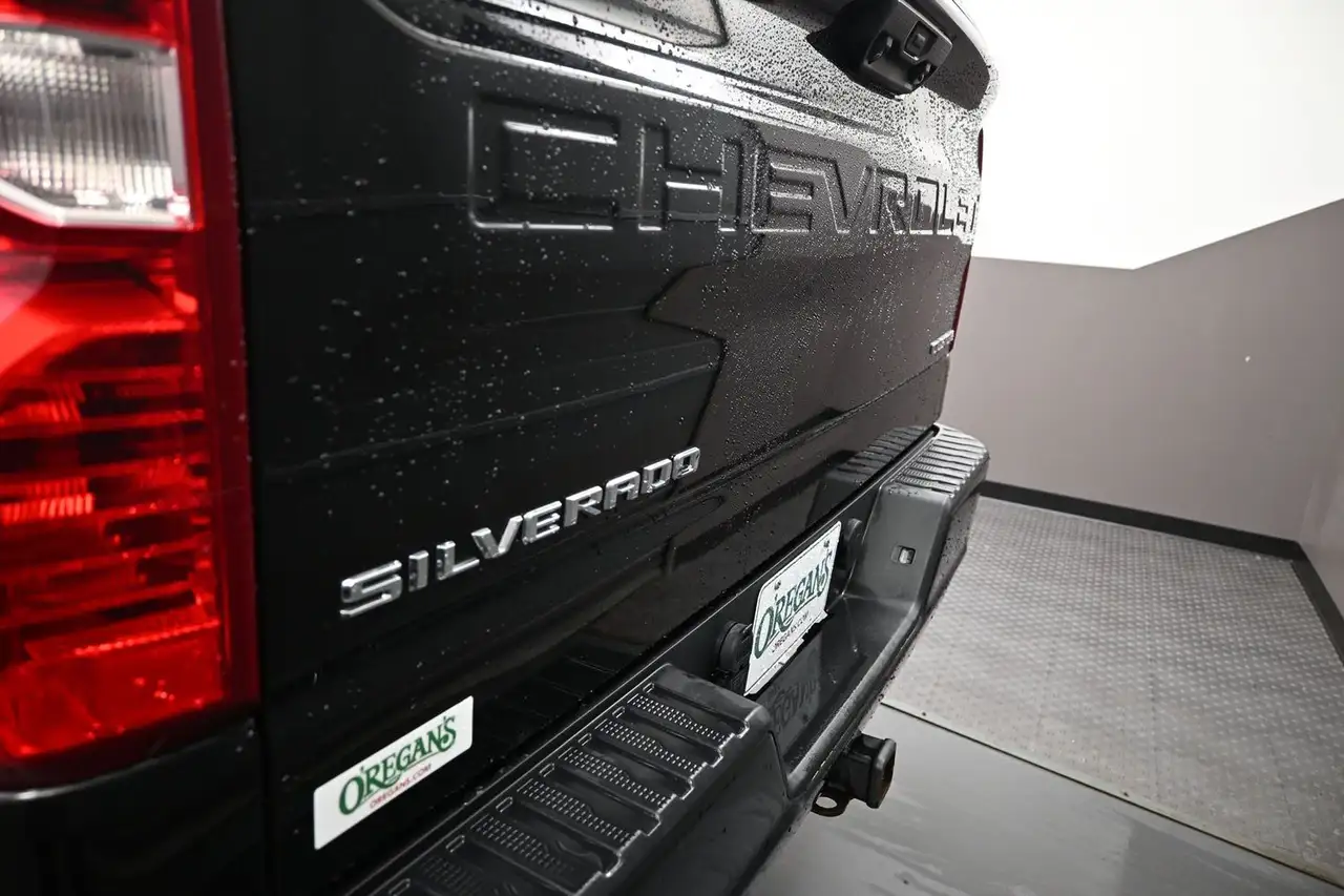 Chevrolet Silverado photo Chevrolet Silverado