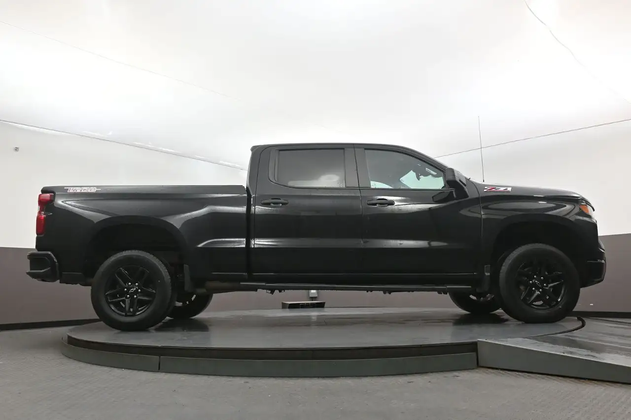 Chevrolet Silverado photo Chevrolet Silverado