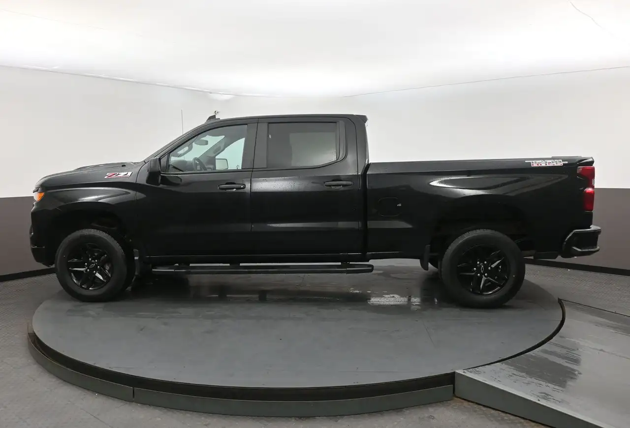 Chevrolet Silverado photo Chevrolet Silverado