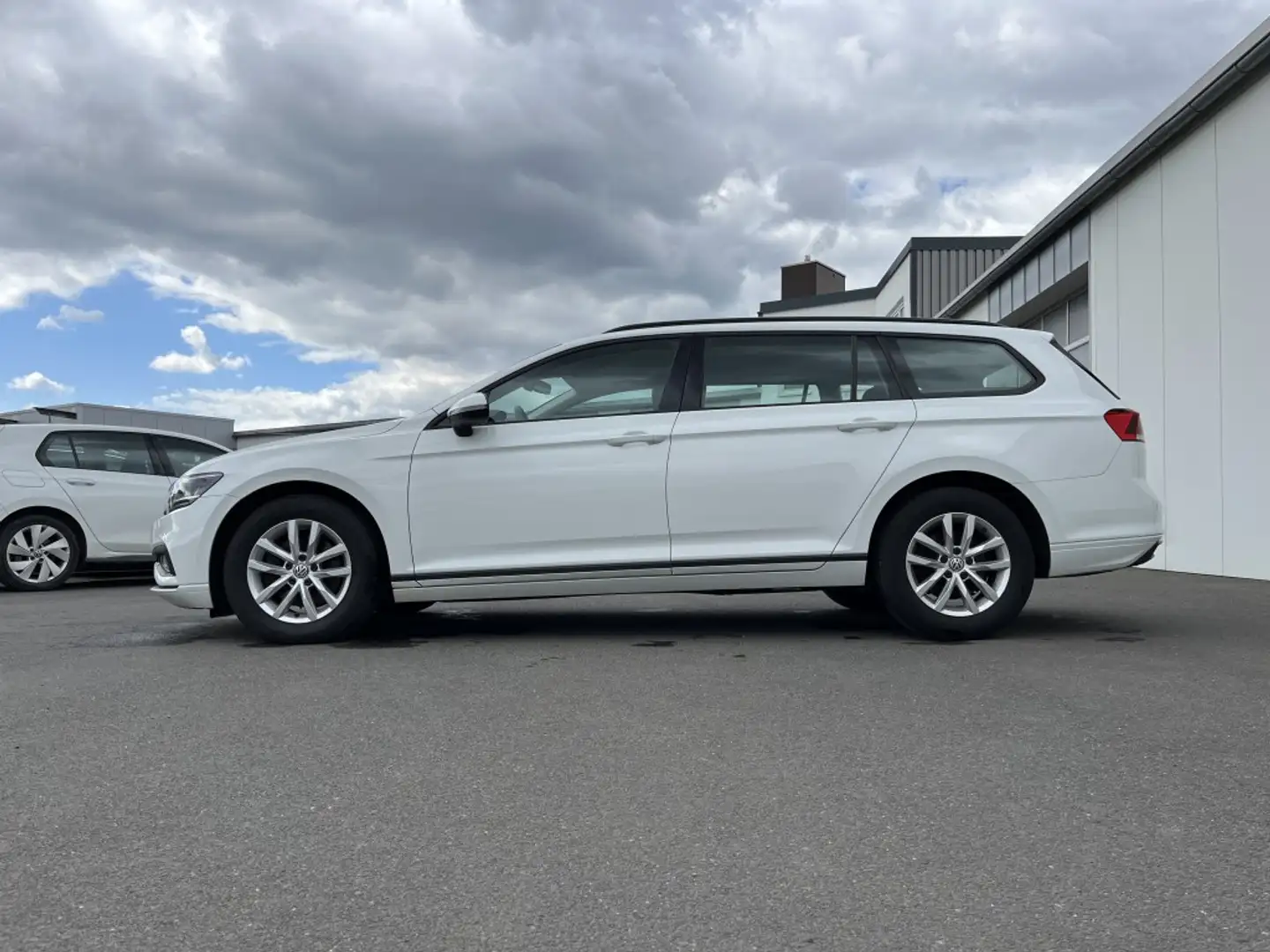 Volkswagen Passat Variant 2.0 TDI 112€ m. 20% Anzahlung Navi LED SHZ PDC K Weiß - 2