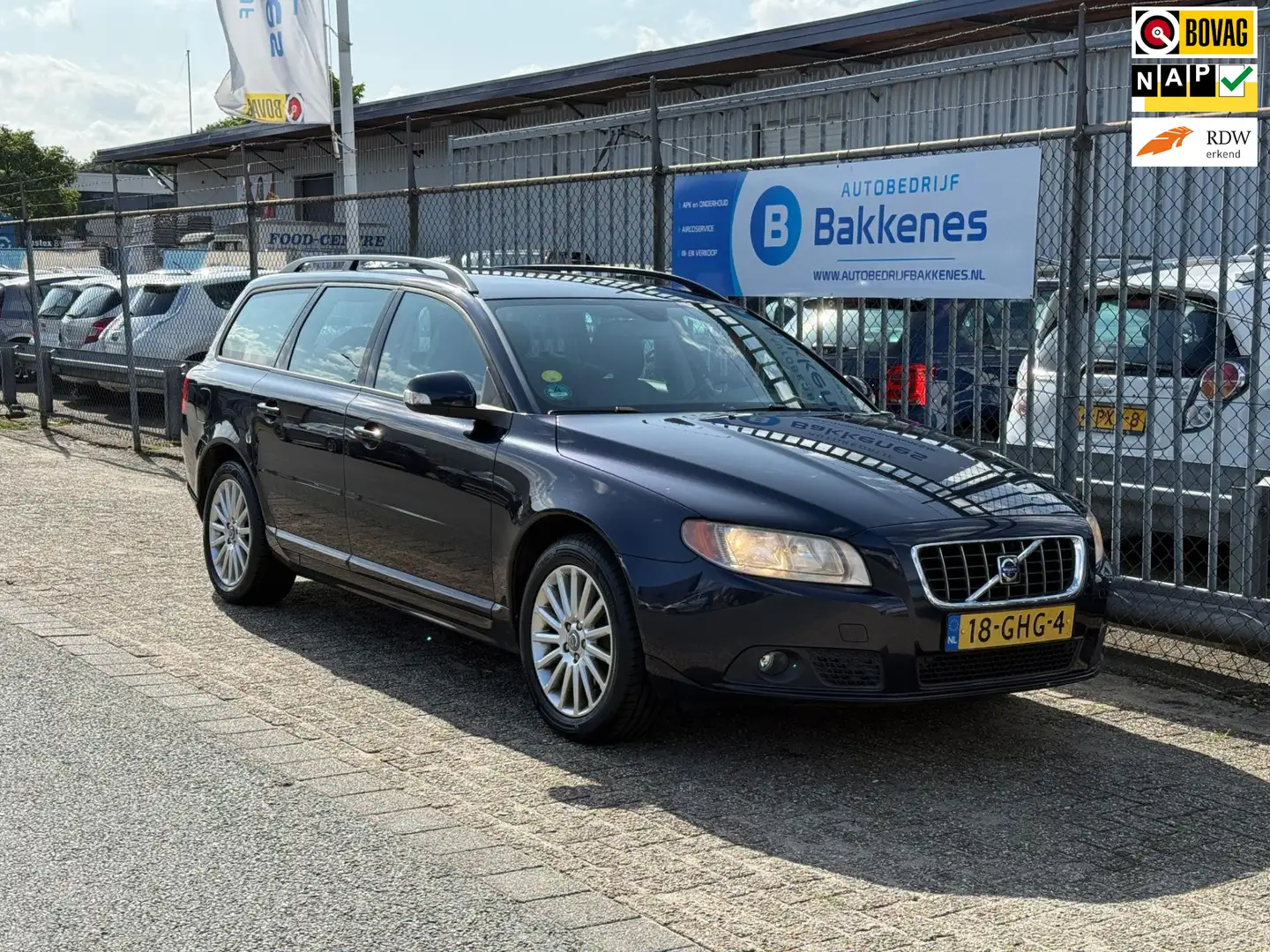 Volvo V70 2.5T Momentum | Airco | Cruise | Leder | Trekhaak Azul - 1