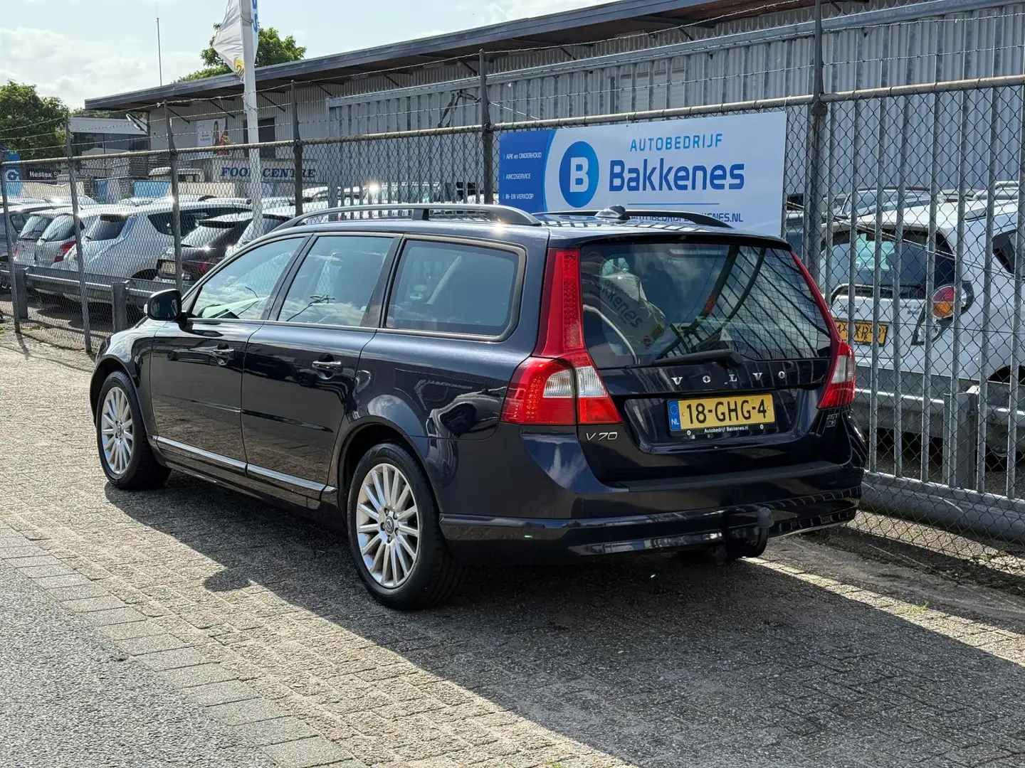 Volvo V70 2.5T Momentum | Airco | Cruise | Leder | Trekhaak Azul - 2