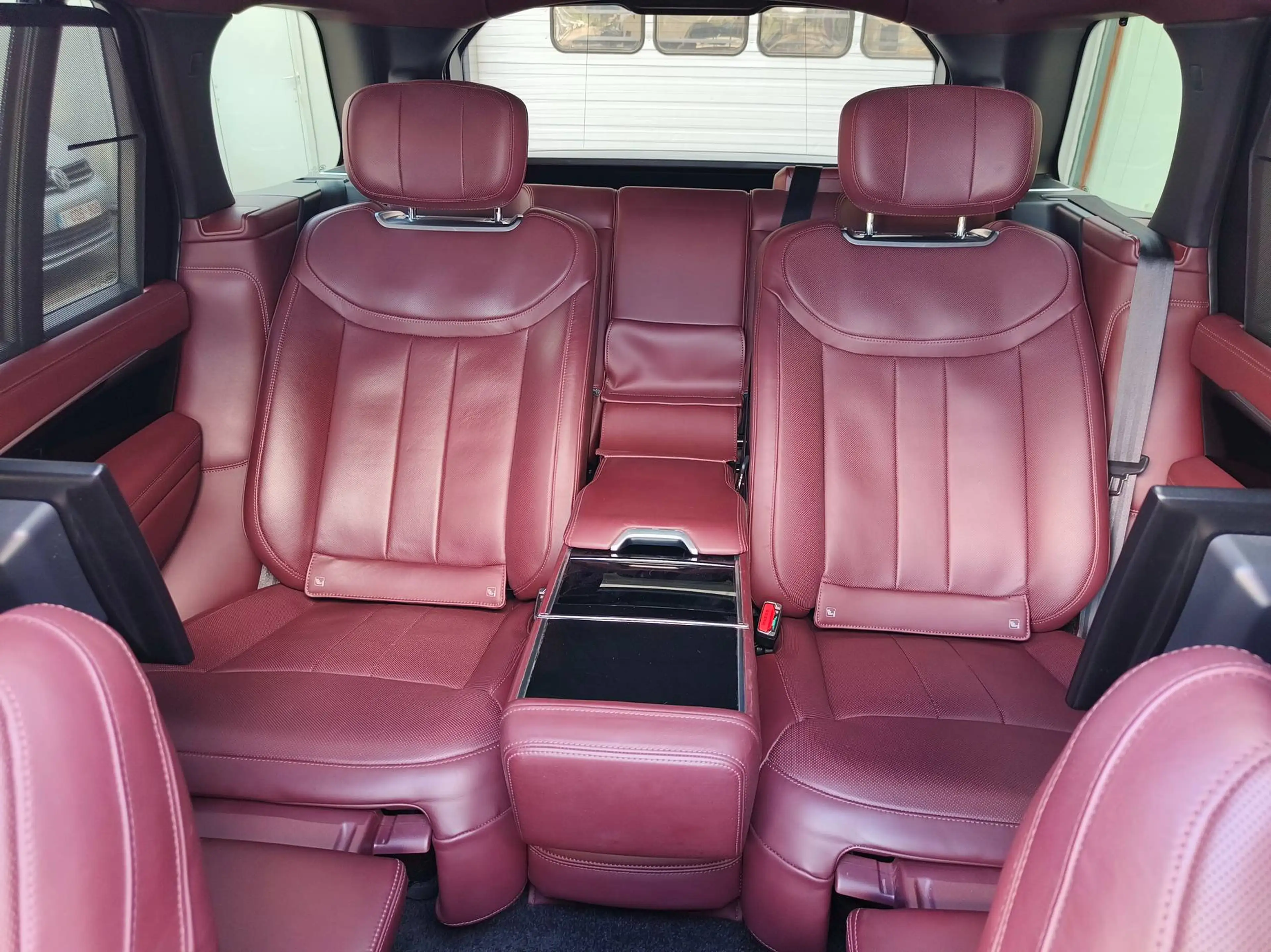 Land Rover Range Rover D350 LWB Autobiography Business Class/TV/SV leather — photo 7