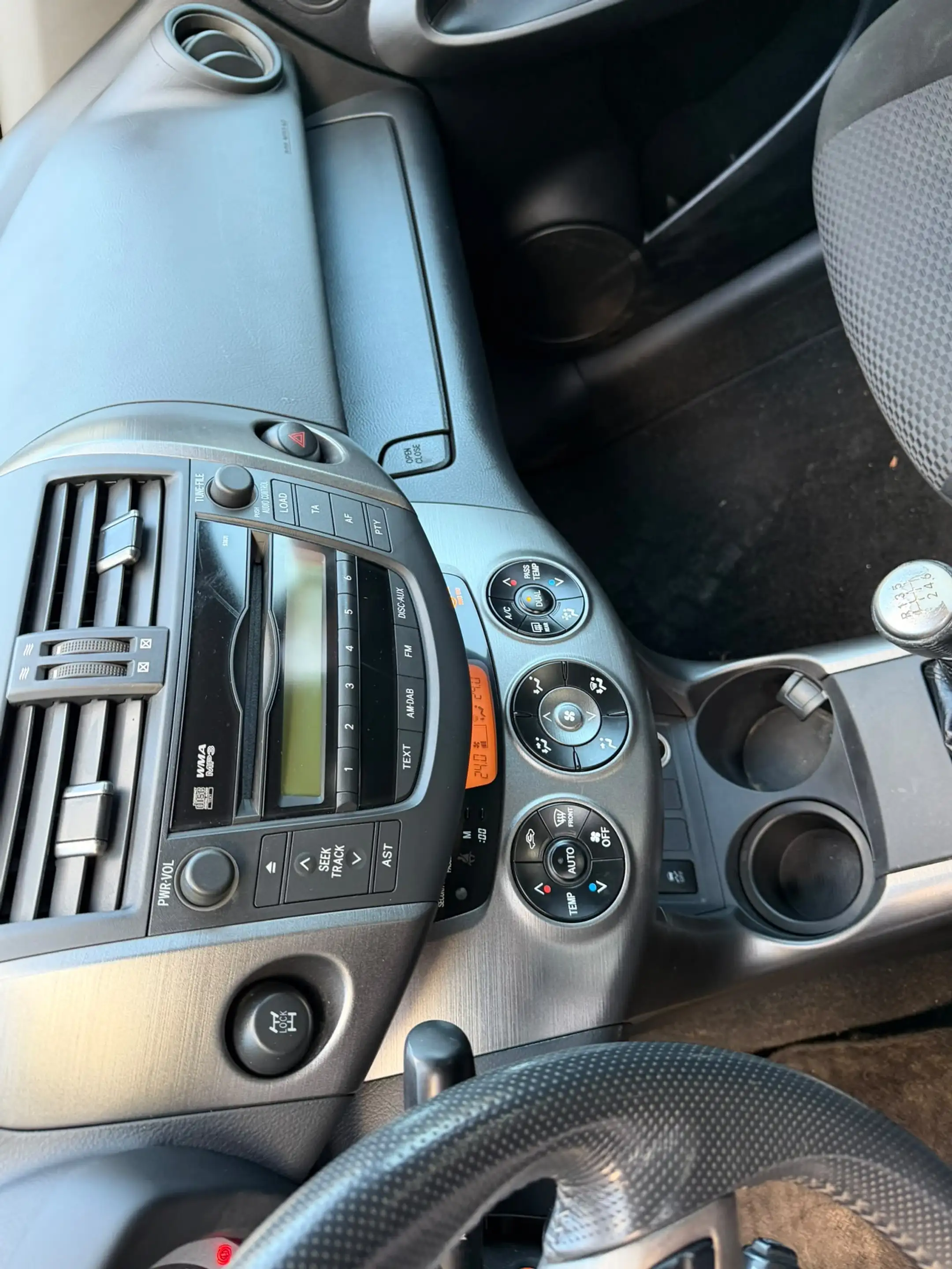 Toyota RAV4 2.2 D-4D 4x4 LX DPF — photo 8