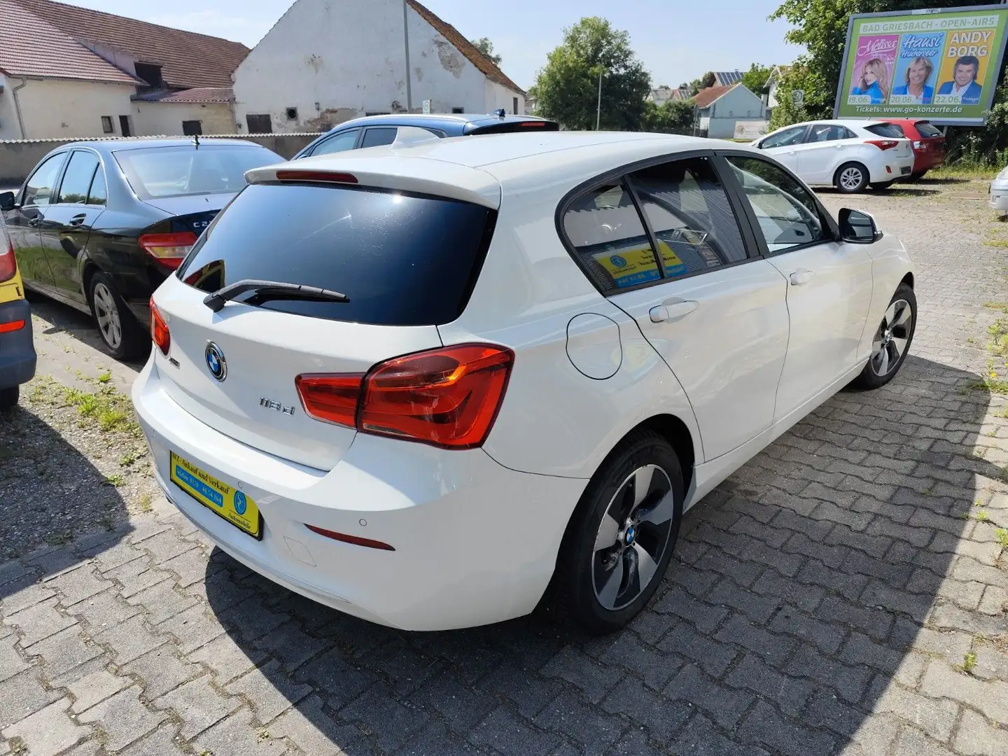BMW 118 d xDrive Urban Line Led Navi pdc Leder Weiß - 2