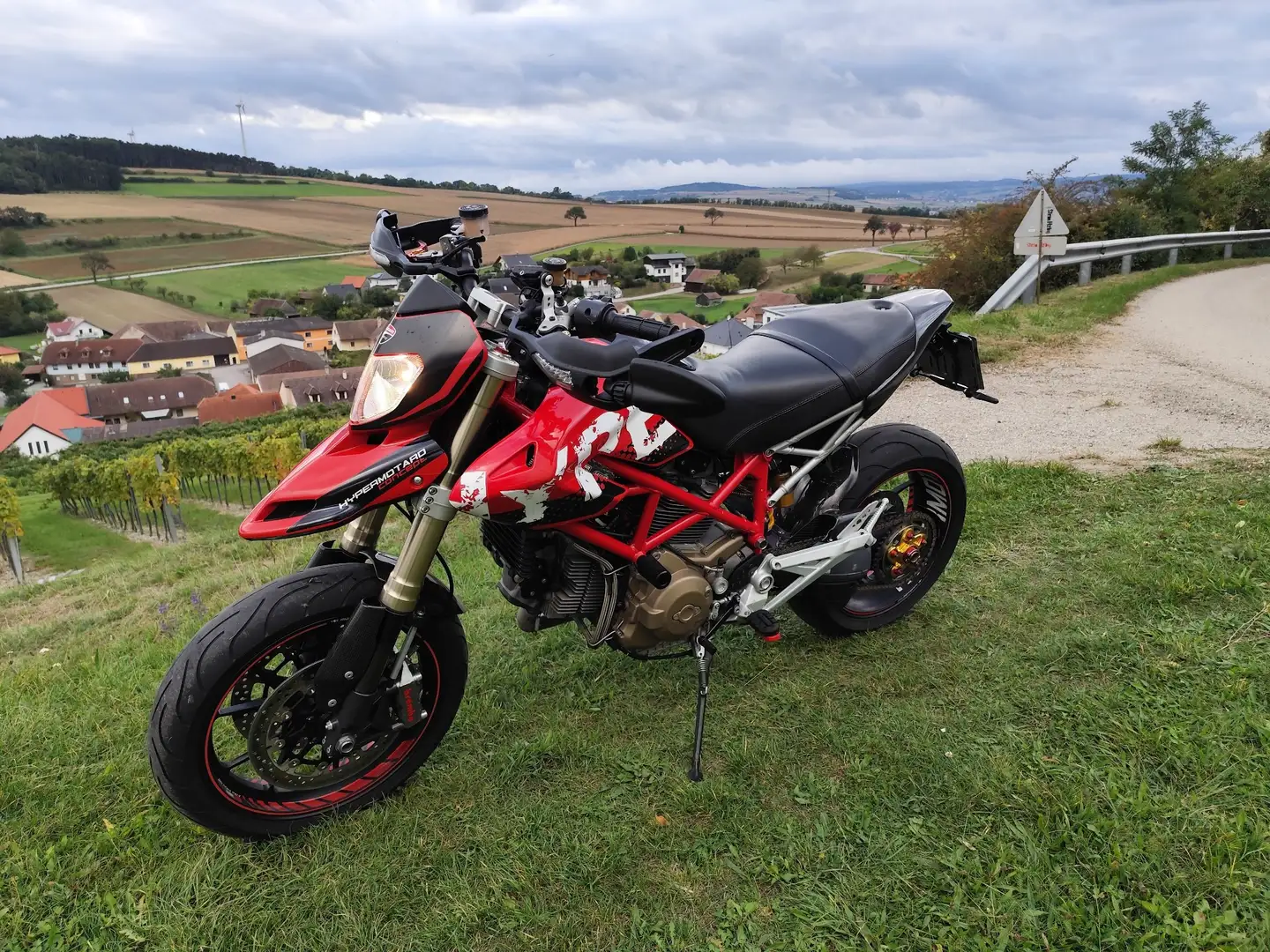 Ducati Hypermotard 1100 Sport Piros - 1