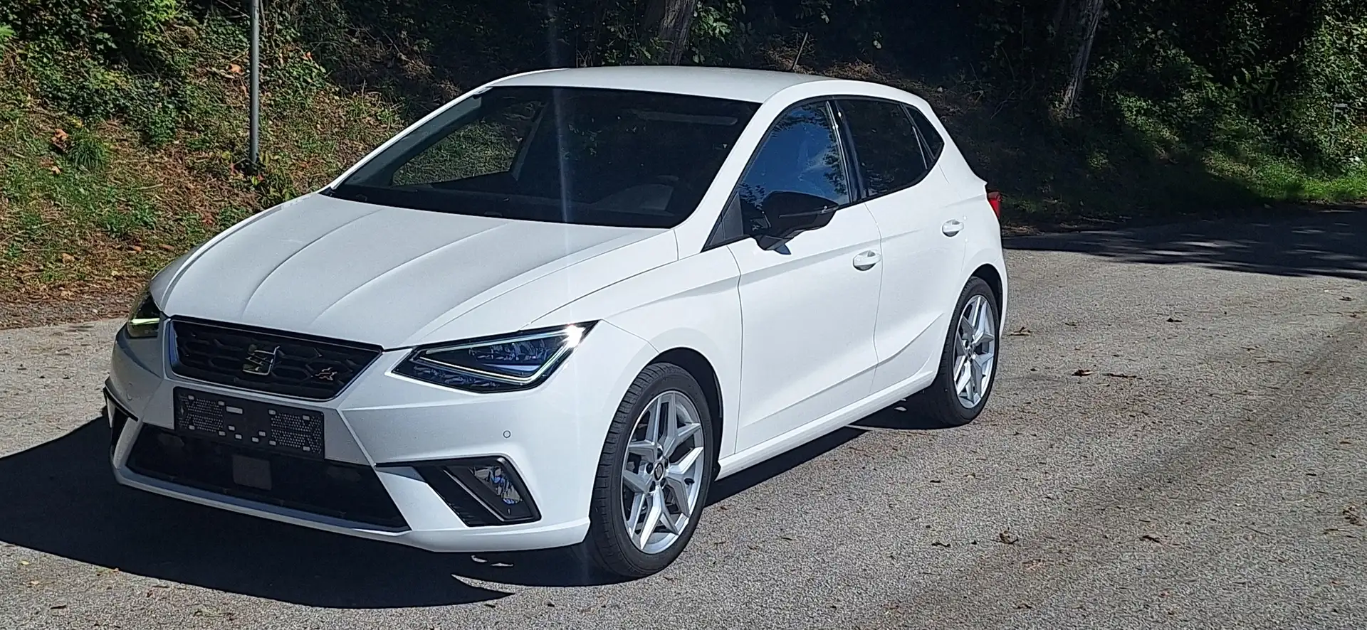SEAT Ibiza Ibiza 1,0 FR  Navi, Led Schein, Virtual Cockpit Weiß - 1