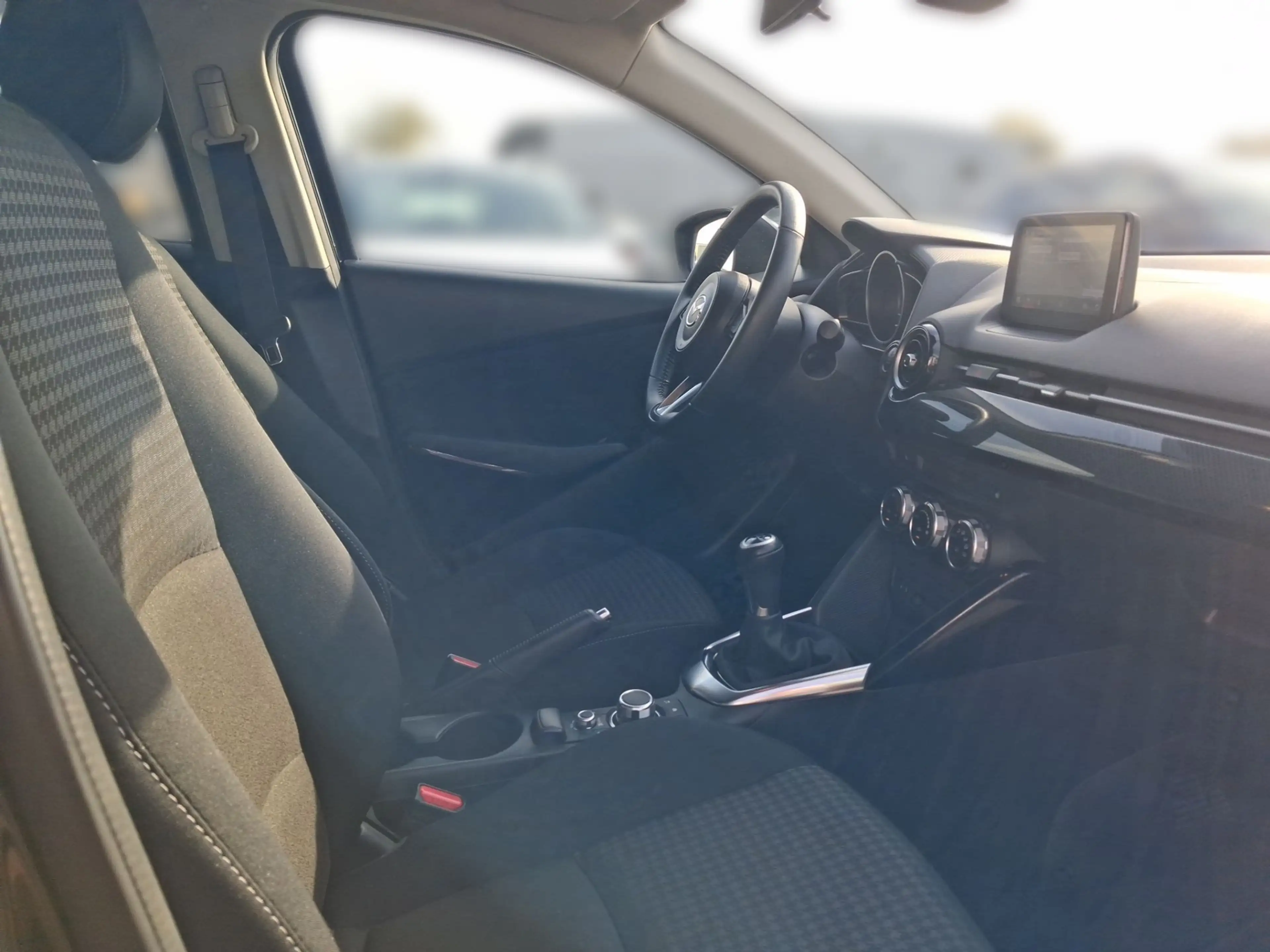 Mazda 2 1,5 SKYACTIV-G 75 *NAVI*KLIMA*PDC* — photo 13