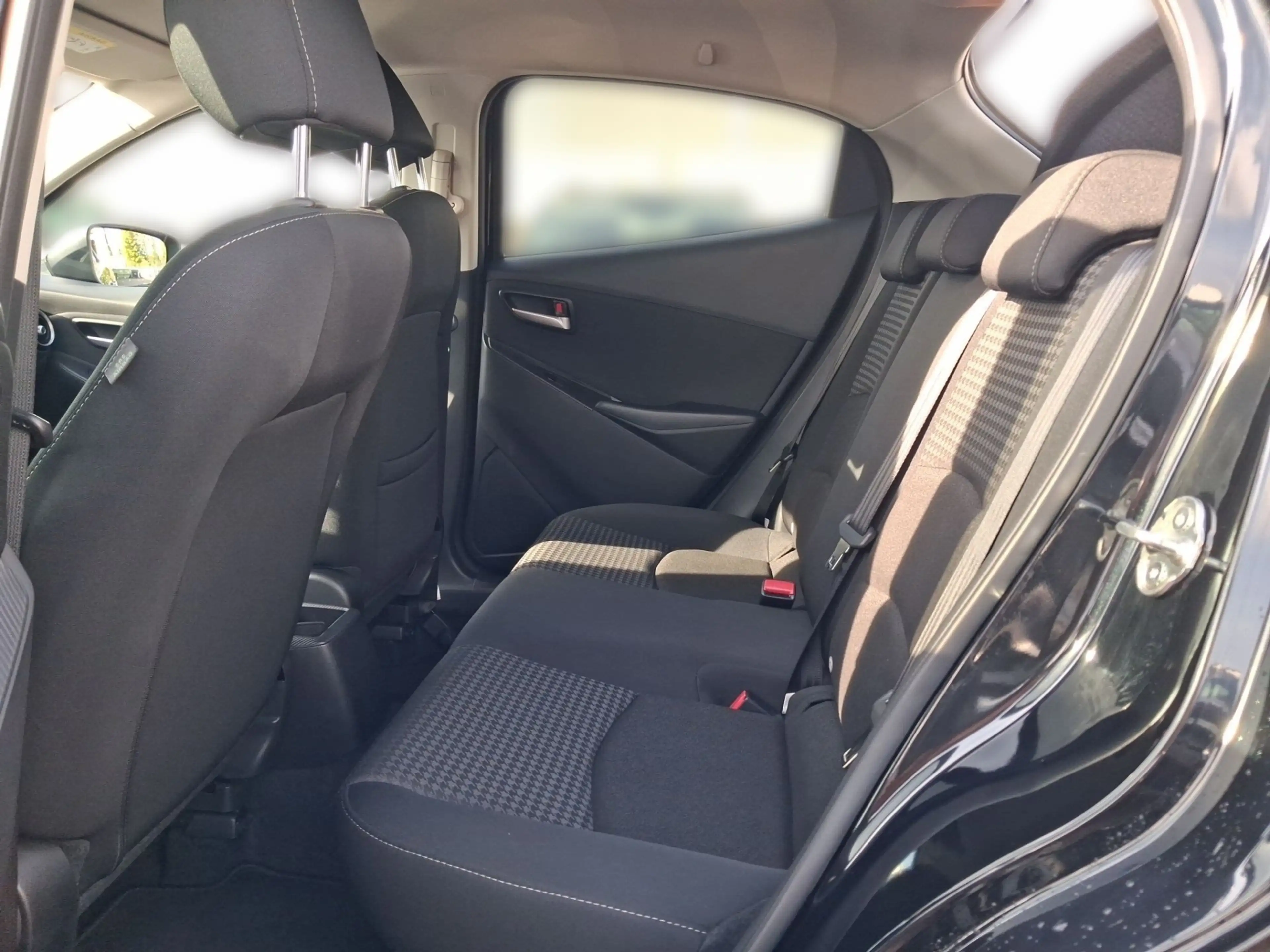 Mazda 2 1,5 SKYACTIV-G 75 *NAVI*KLIMA*PDC* — photo 7