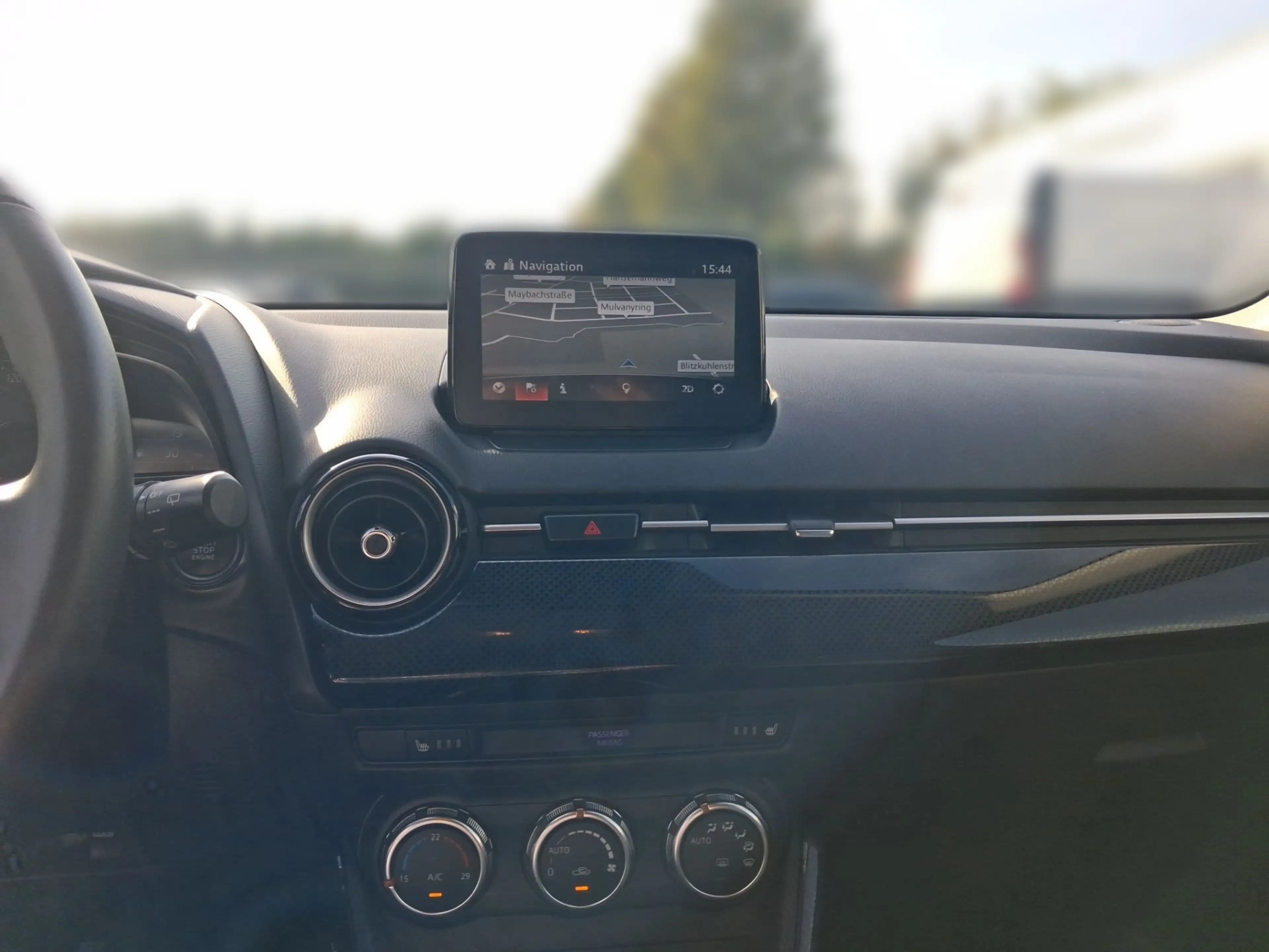 Mazda 2 1,5 SKYACTIV-G 75 *NAVI*KLIMA*PDC* — photo 6