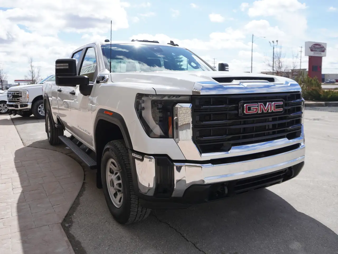 GMC Sierra 3500HD снимка GMC Sierra 3500HD