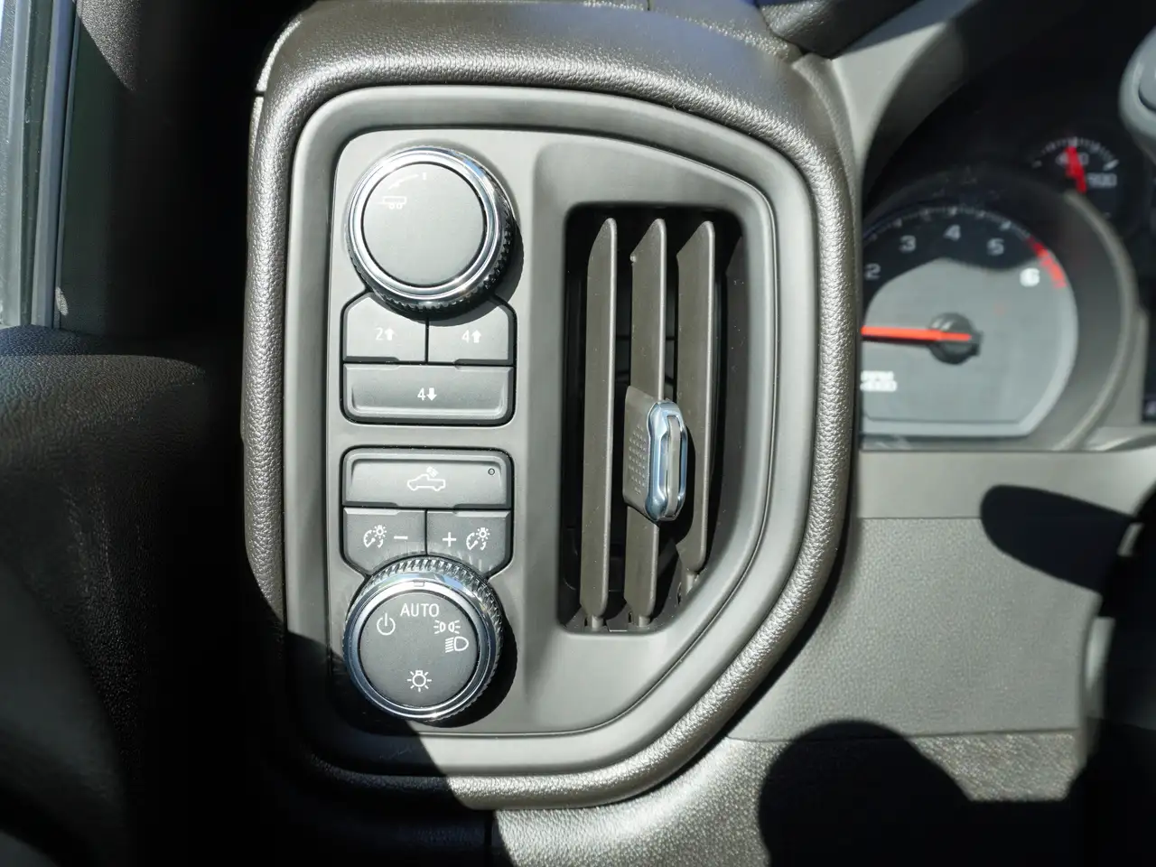 GMC Sierra 3500HD снимка GMC Sierra 3500HD