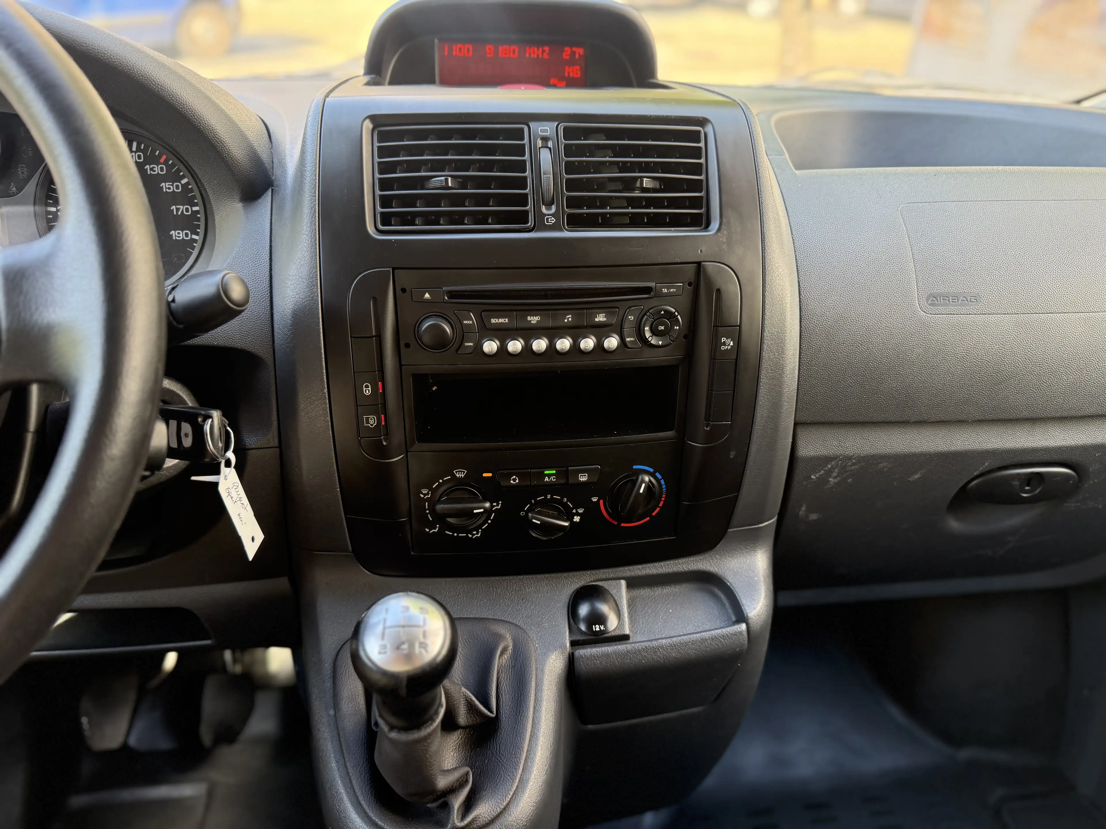 Peugeot Expert — photo 12