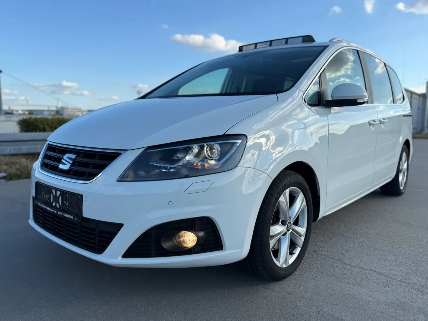 SEAT Alhambra 2.0 TDI DSG*PANO*7-SITZ*STANDHZ*AHK*XNN Weiß - 2