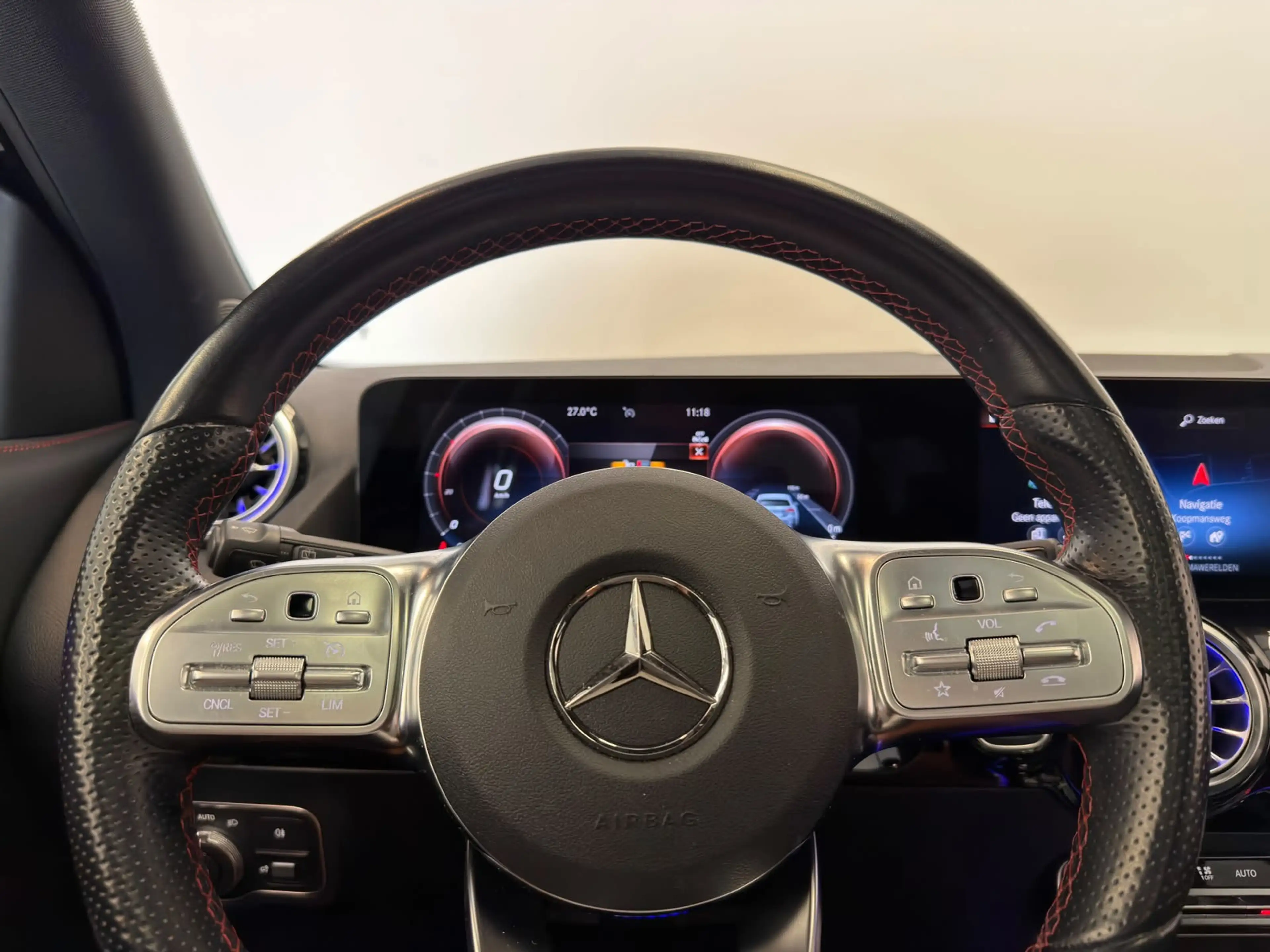 Mercedes-Benz GLA 250 e AMG / Pano / Memory / BTW — photo 11