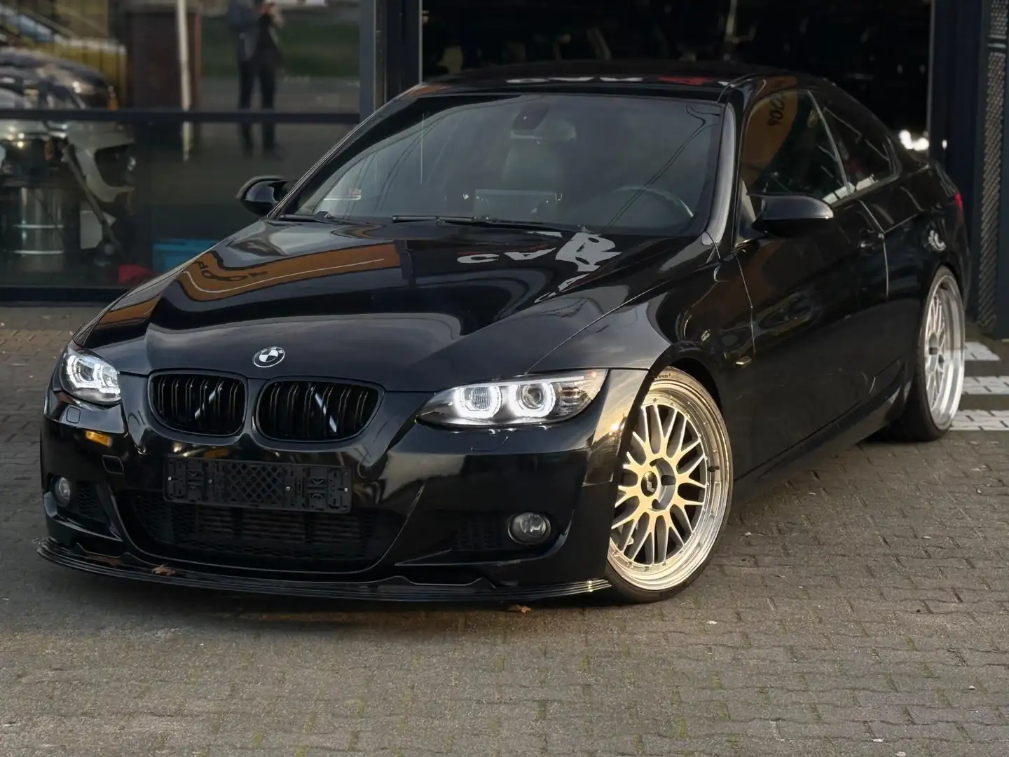 BMW 335 3-serie Coupé 335i 400PK/VERLAAGD/DCTBAK/CARPLAY/C - 2