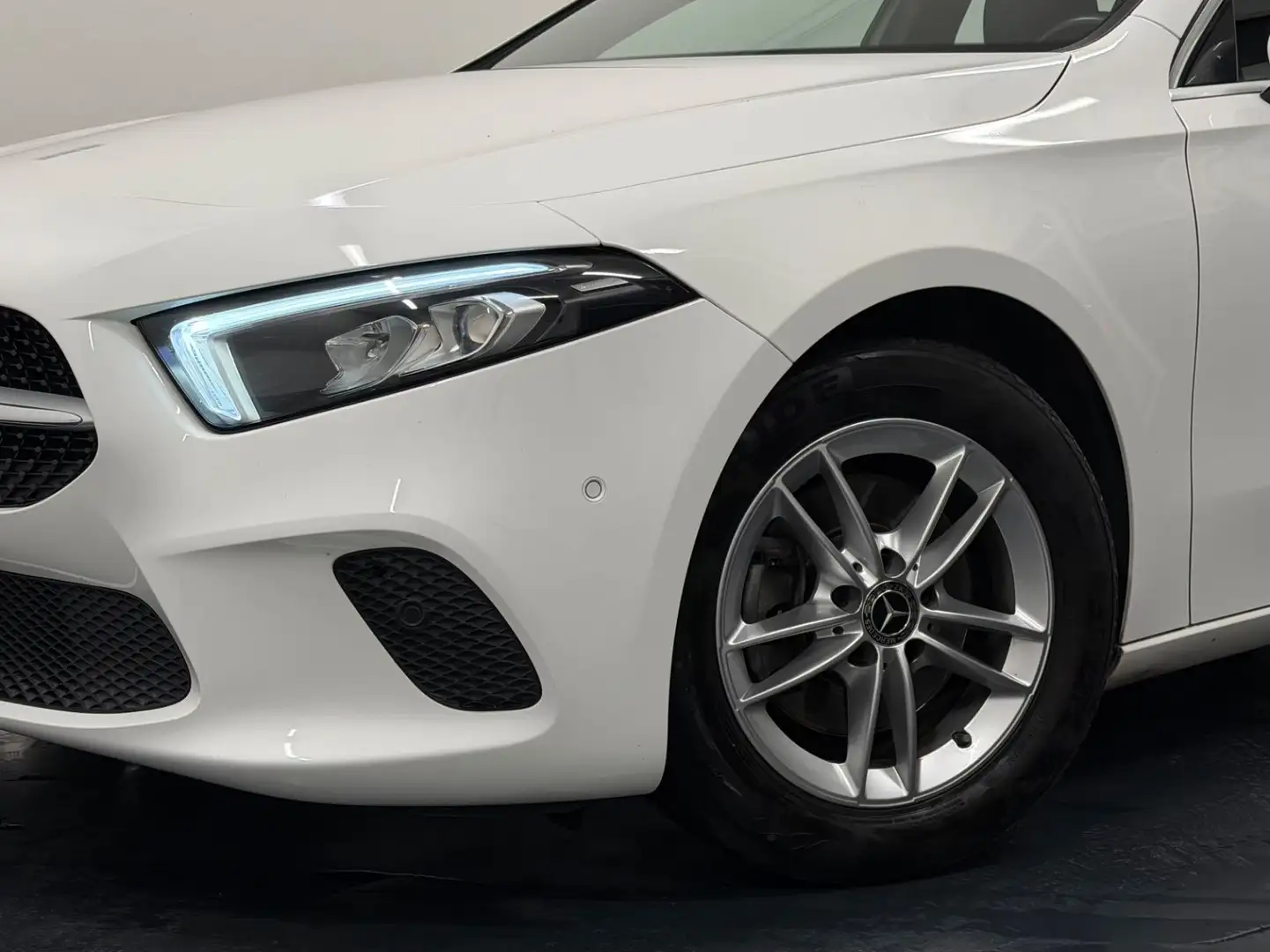 Mercedes-Benz A 200 AUTOMATIK CARPLAY/WIDESCREEN/KAMERA/LED Blanc - 2