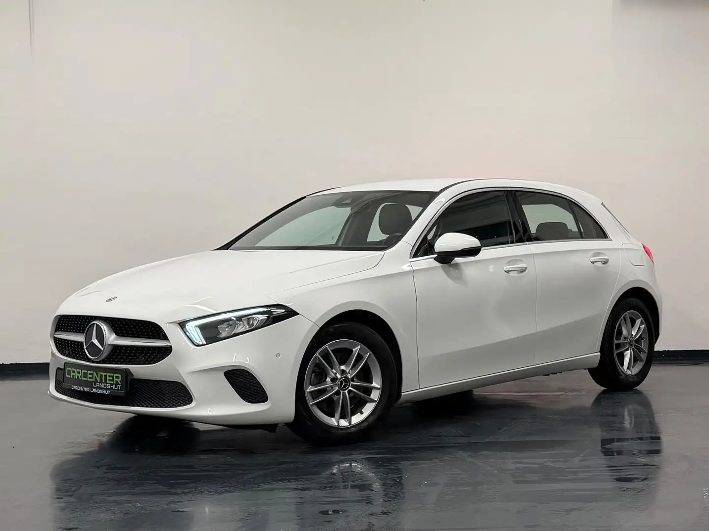 Mercedes-Benz A 200 AUTOMATIK CARPLAY/WIDESCREEN/KAMERA/LED Blanc - 1