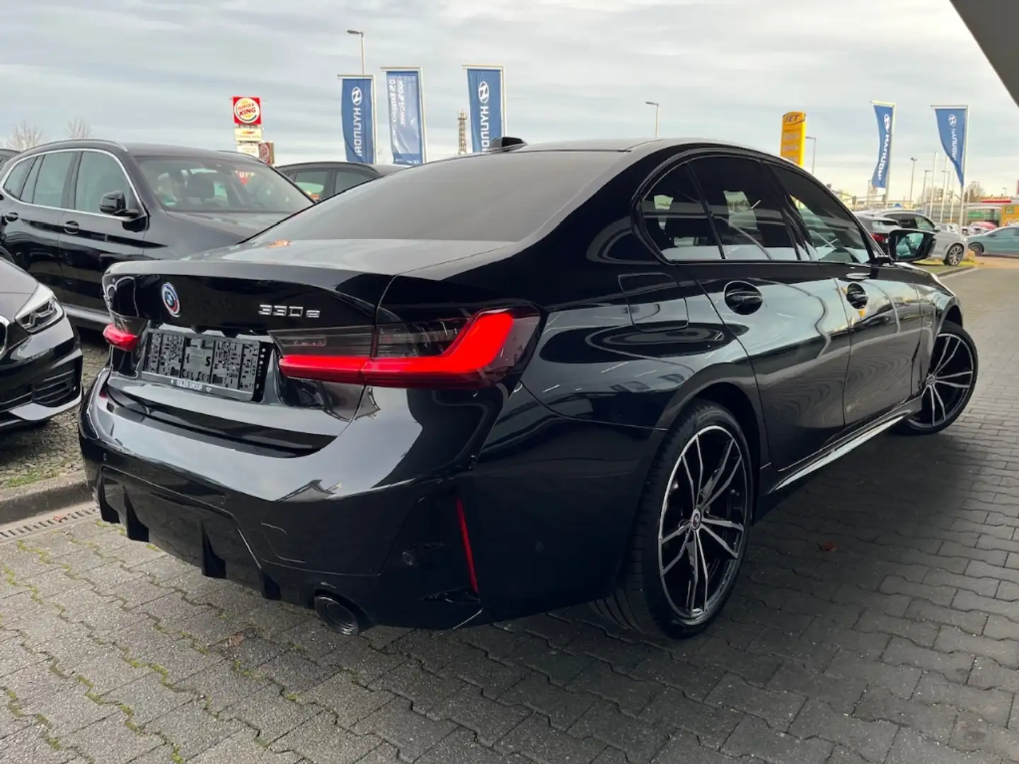 BMW 330 e xDrive Lim. M-Sport Sportpaket AD Navi Digitales Noir - 2