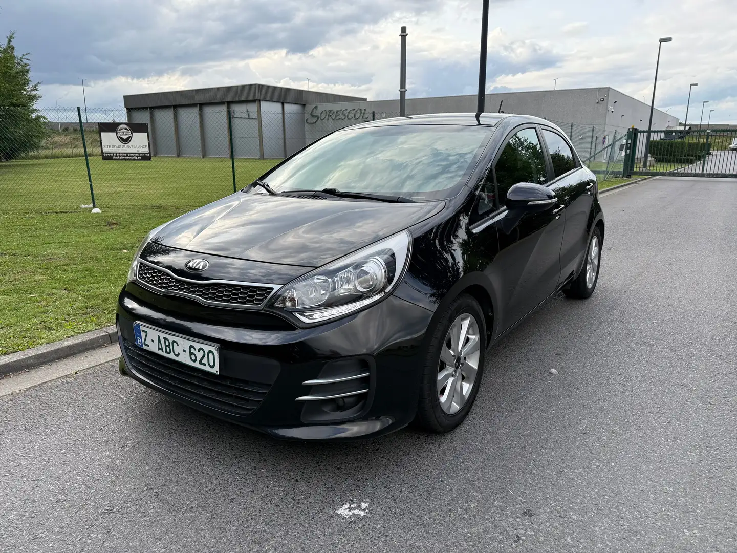 Kia Rio 1.2i Navi Edition Zwart - 1
