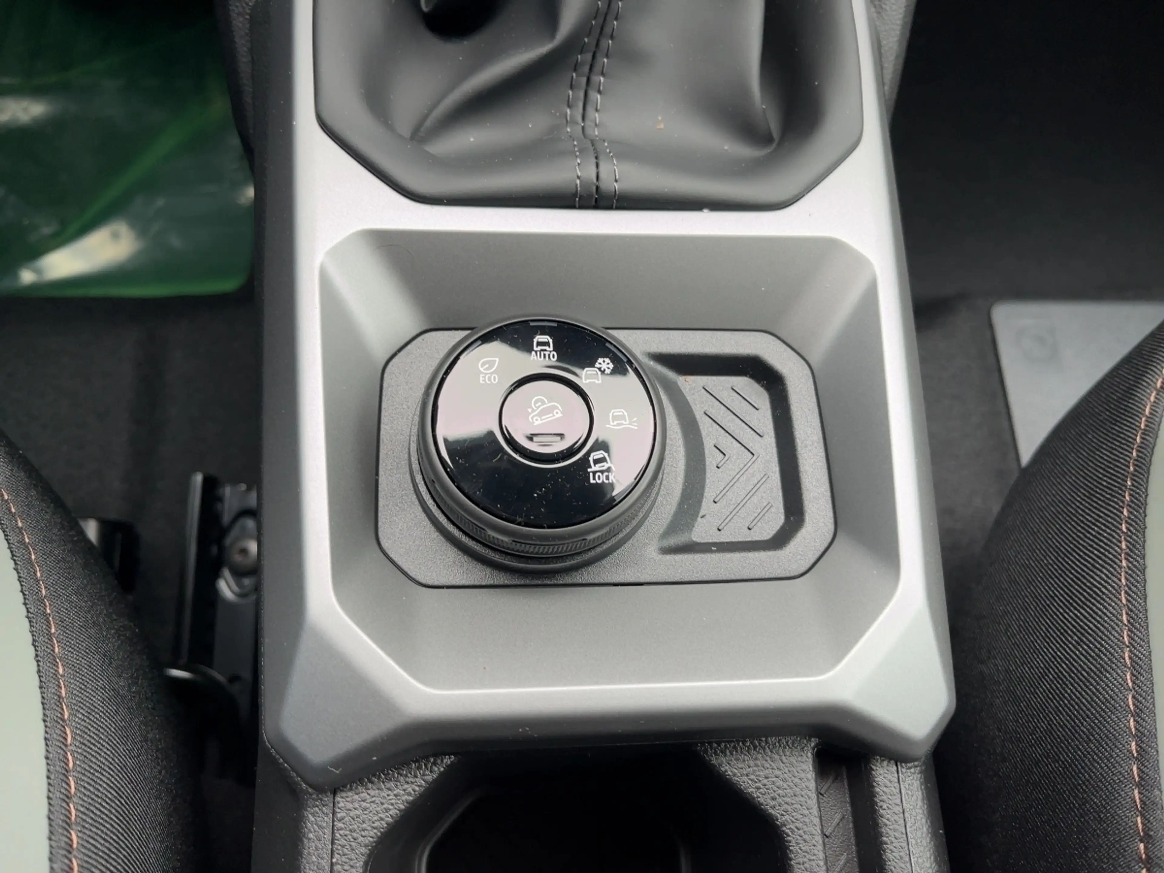 Dacia Duster Extreme TCe 130 4x4+NAVI+KAMERA+SHZG+GJR+TEMPO — photo 15