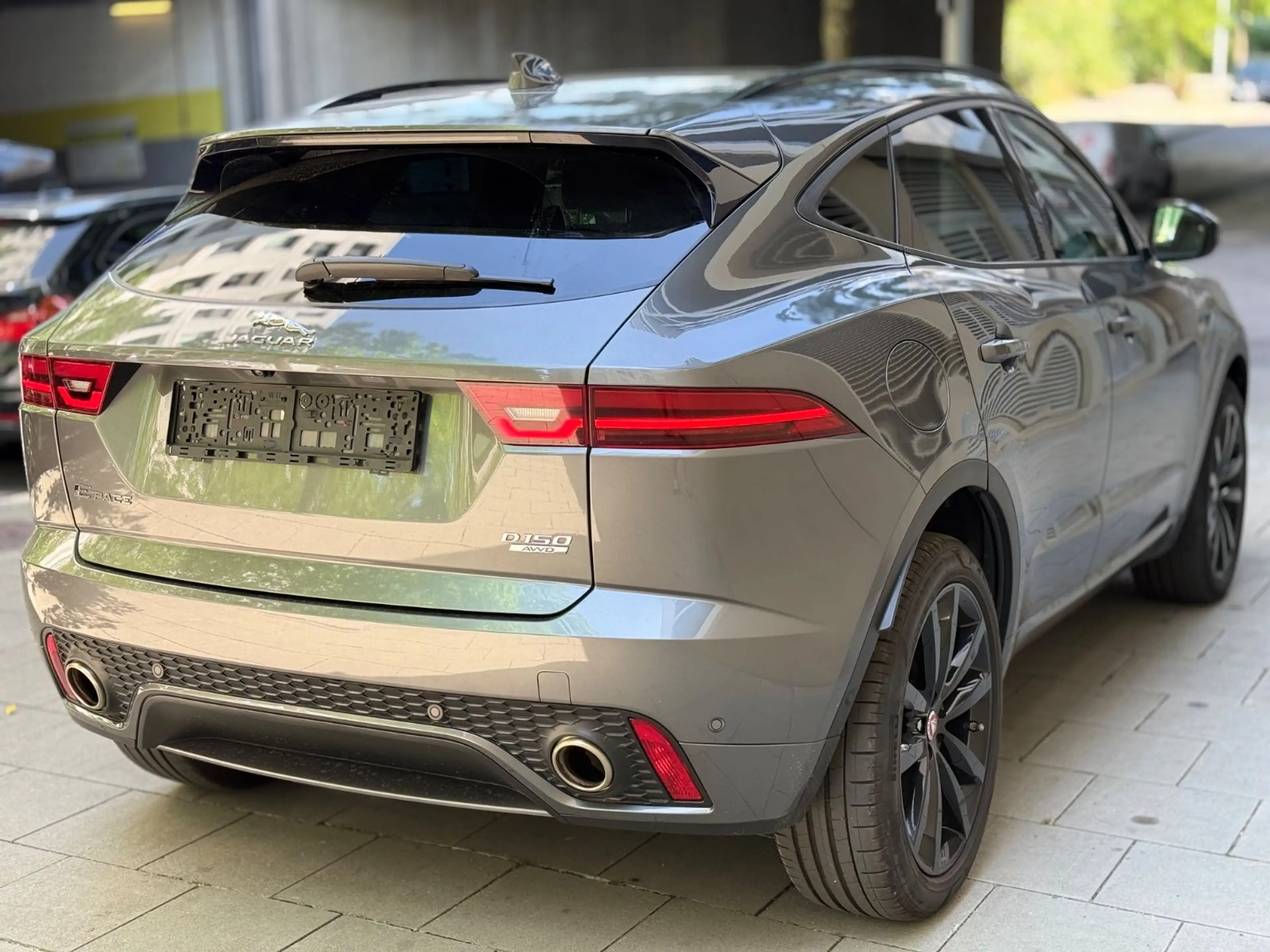 Jaguar E-Pace E-PACE R-Dynamic SE AWD — photo 4