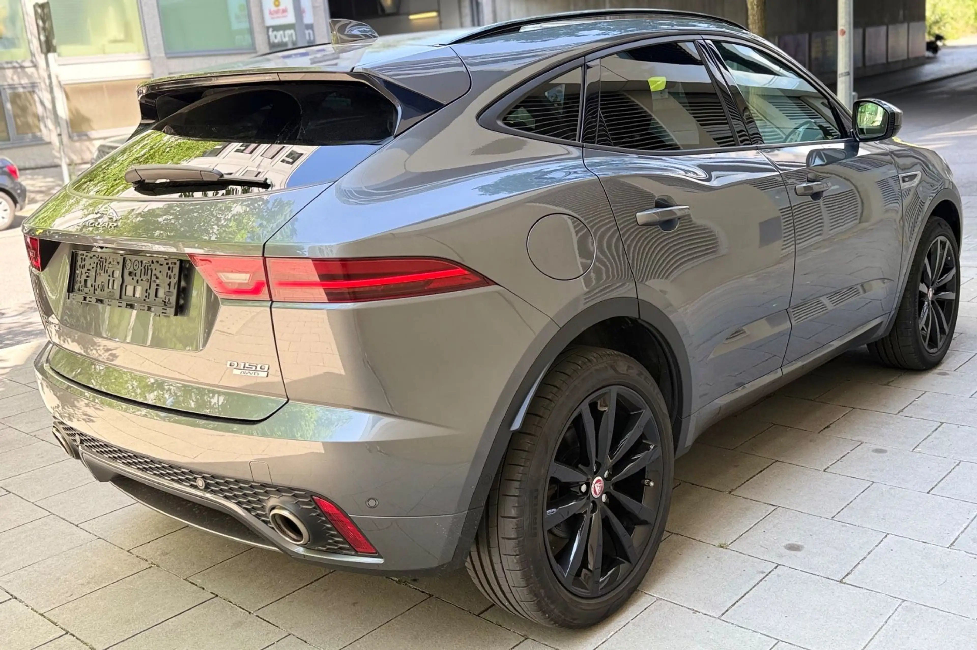 Jaguar E-Pace E-PACE R-Dynamic SE AWD — photo 9