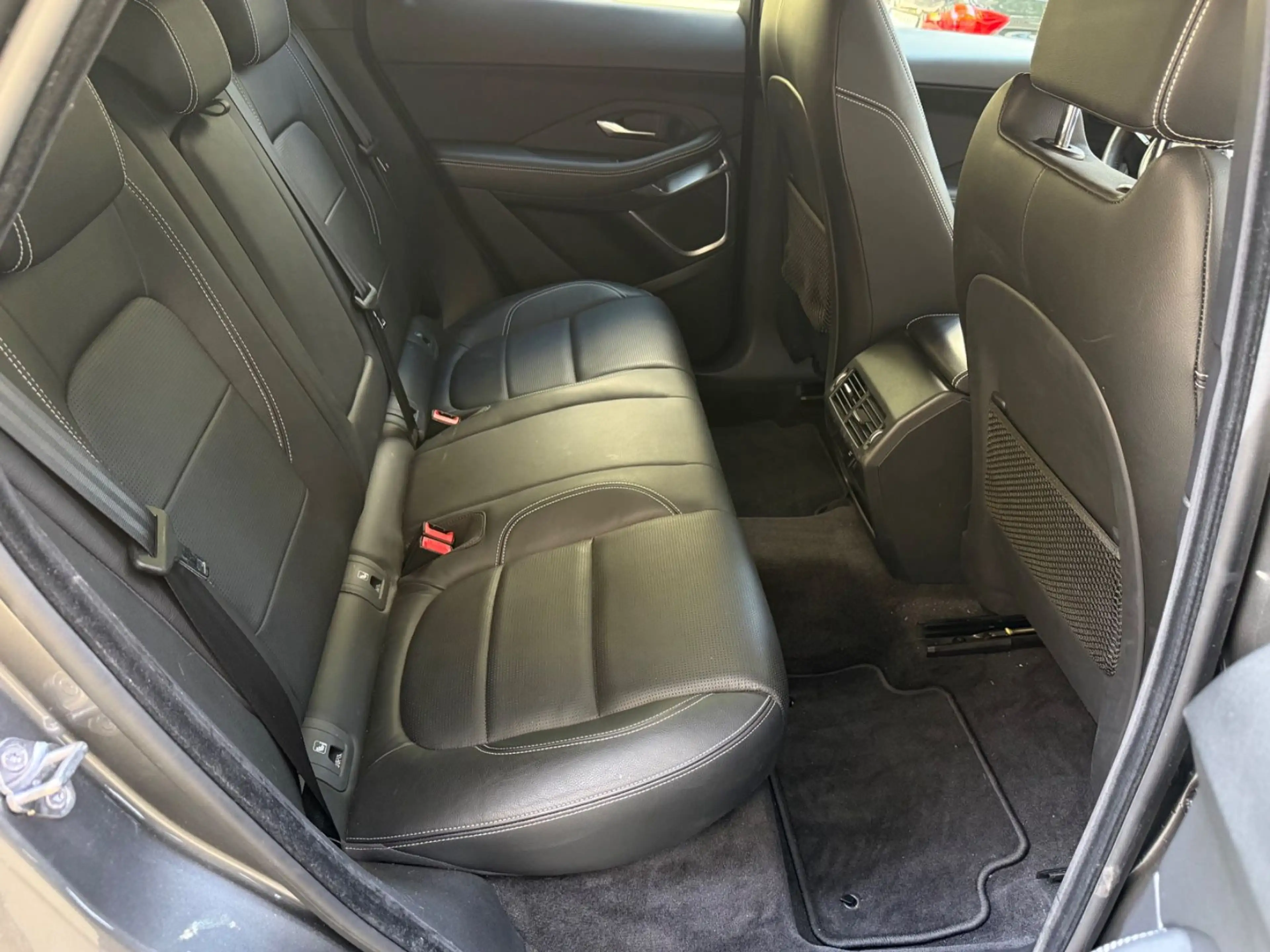 Jaguar E-Pace E-PACE R-Dynamic SE AWD — photo 15