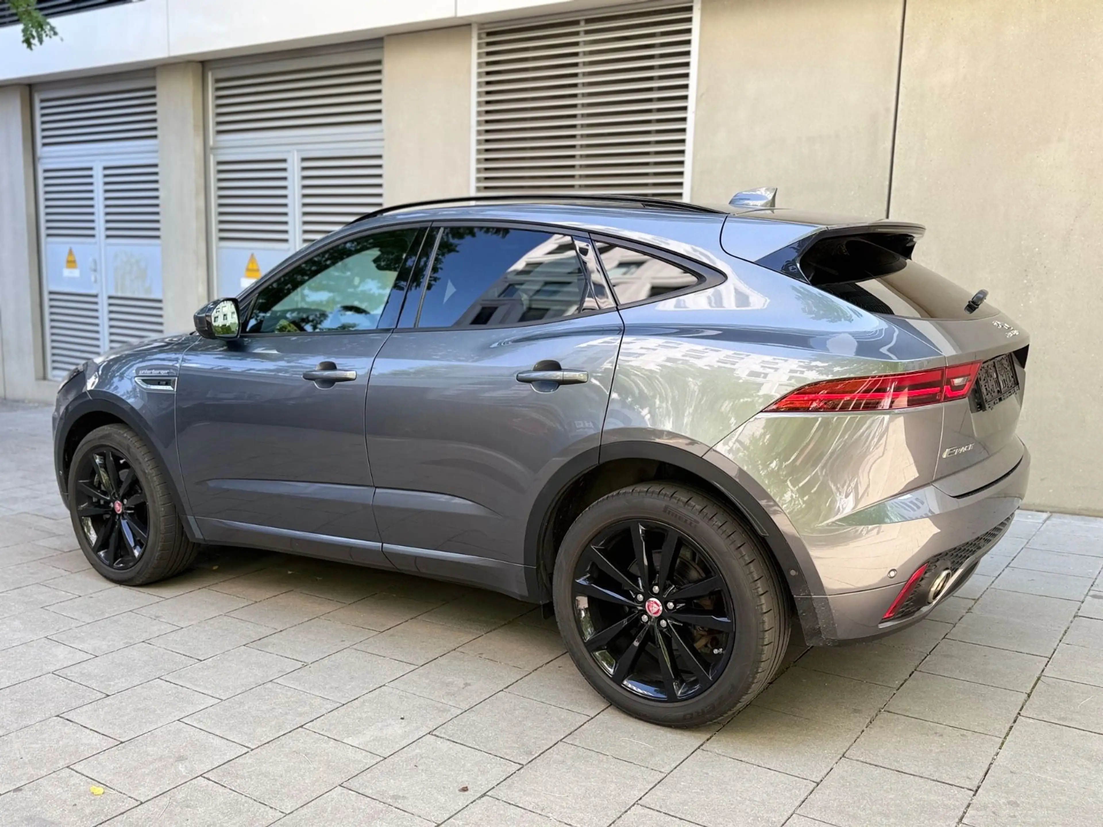 Jaguar E-Pace E-PACE R-Dynamic SE AWD — photo 8