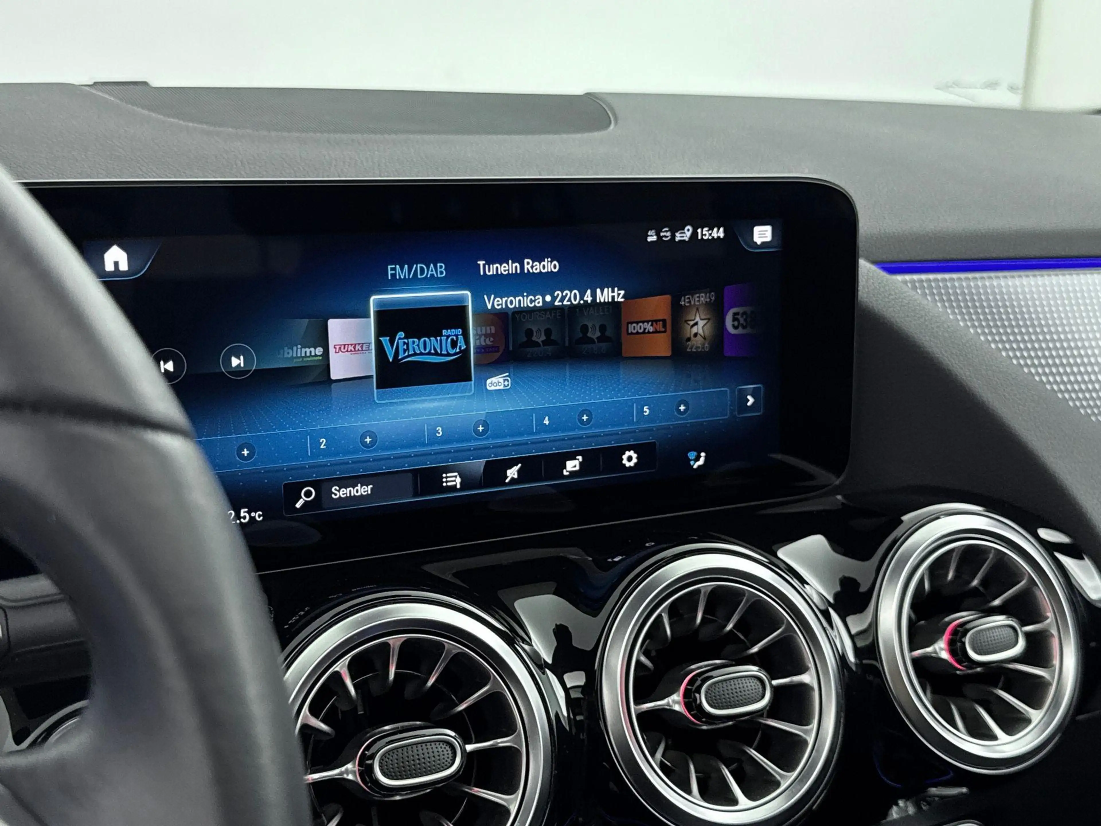 Mercedes-Benz EQA 250 Luxury Line 67 kWh | Panoramadak | 360 Camera — photo 15