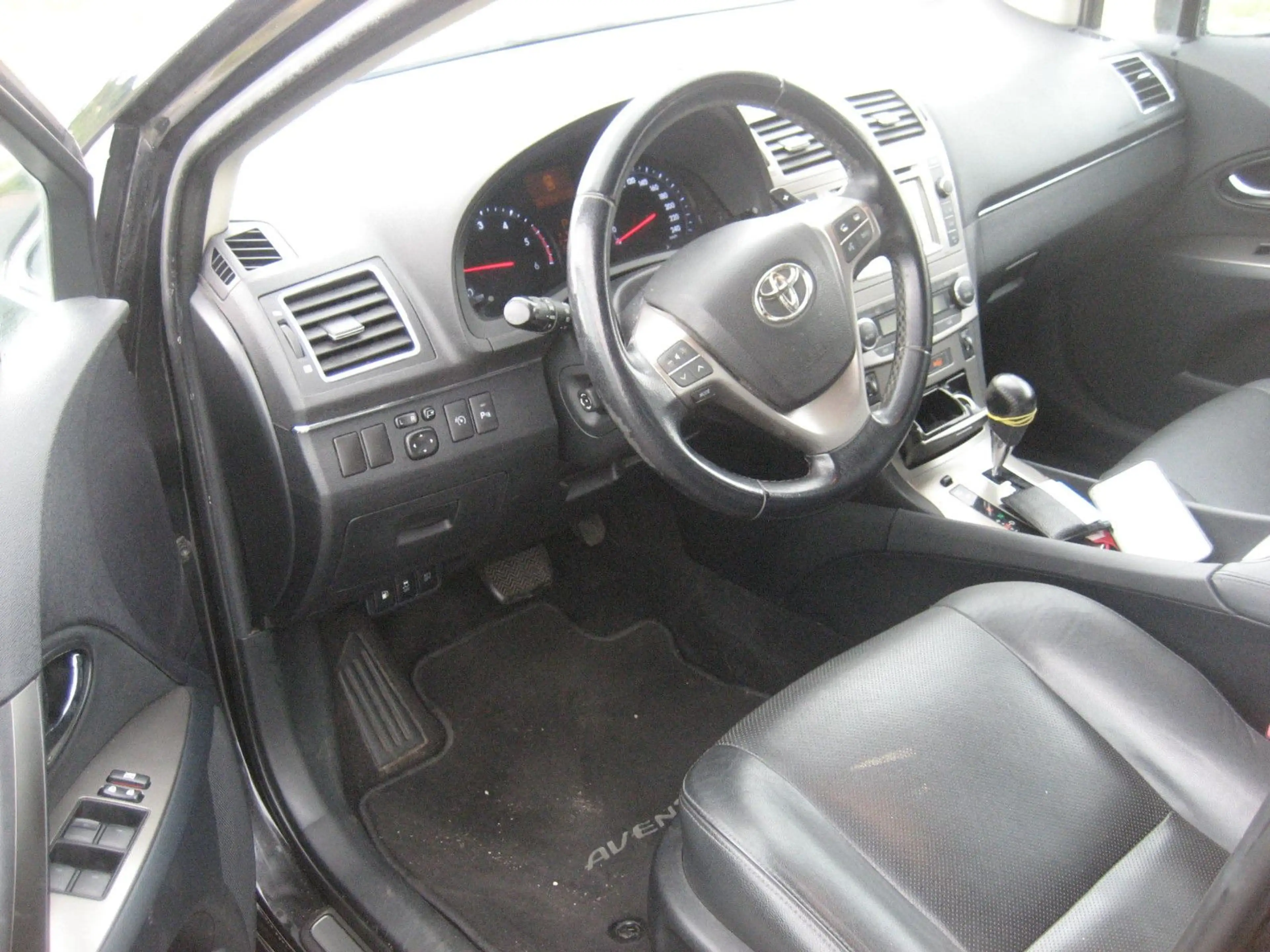 Toyota Avensis Executive Aut Leder — photo 11