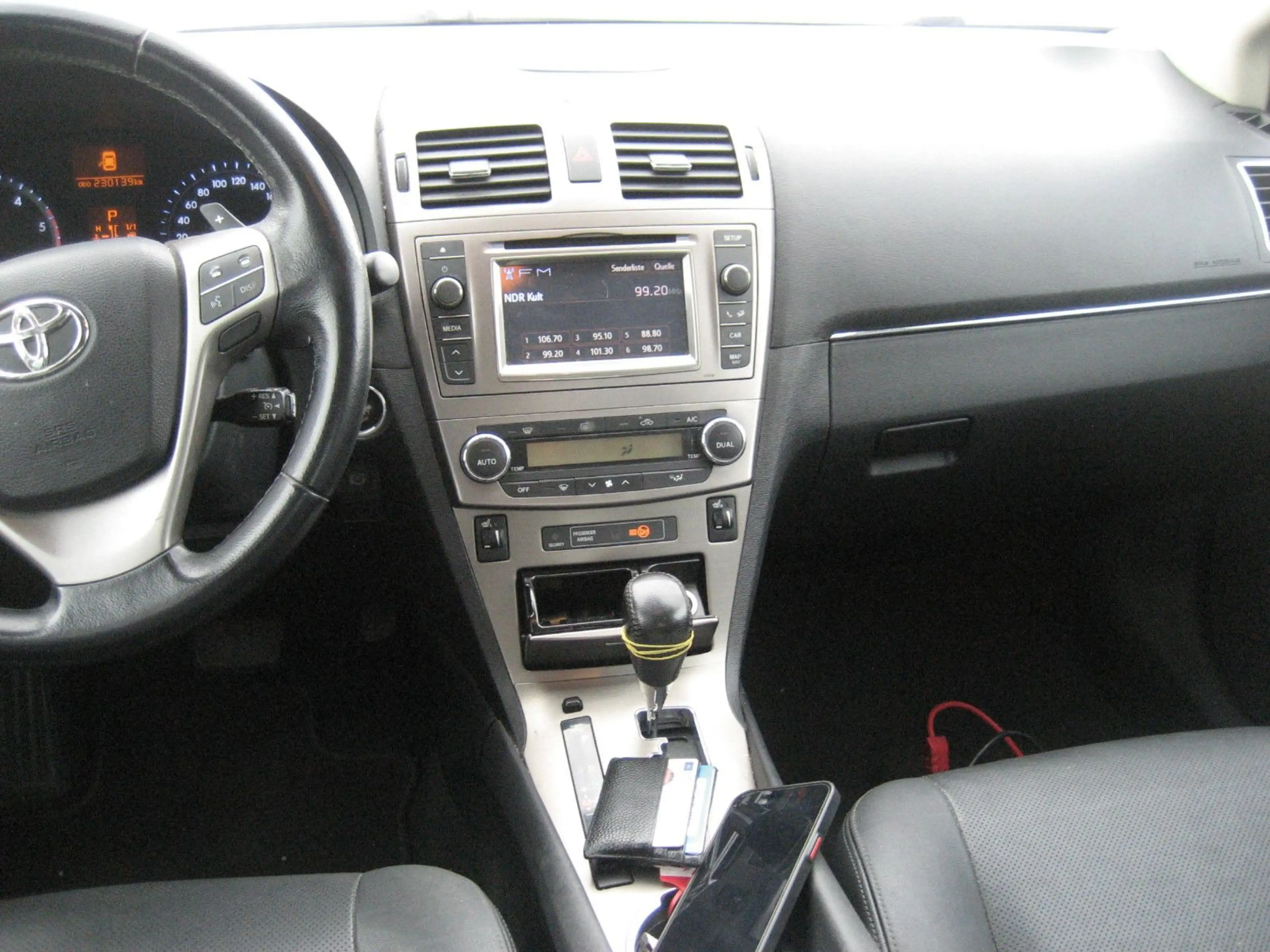 Toyota Avensis Executive Aut Leder — photo 12
