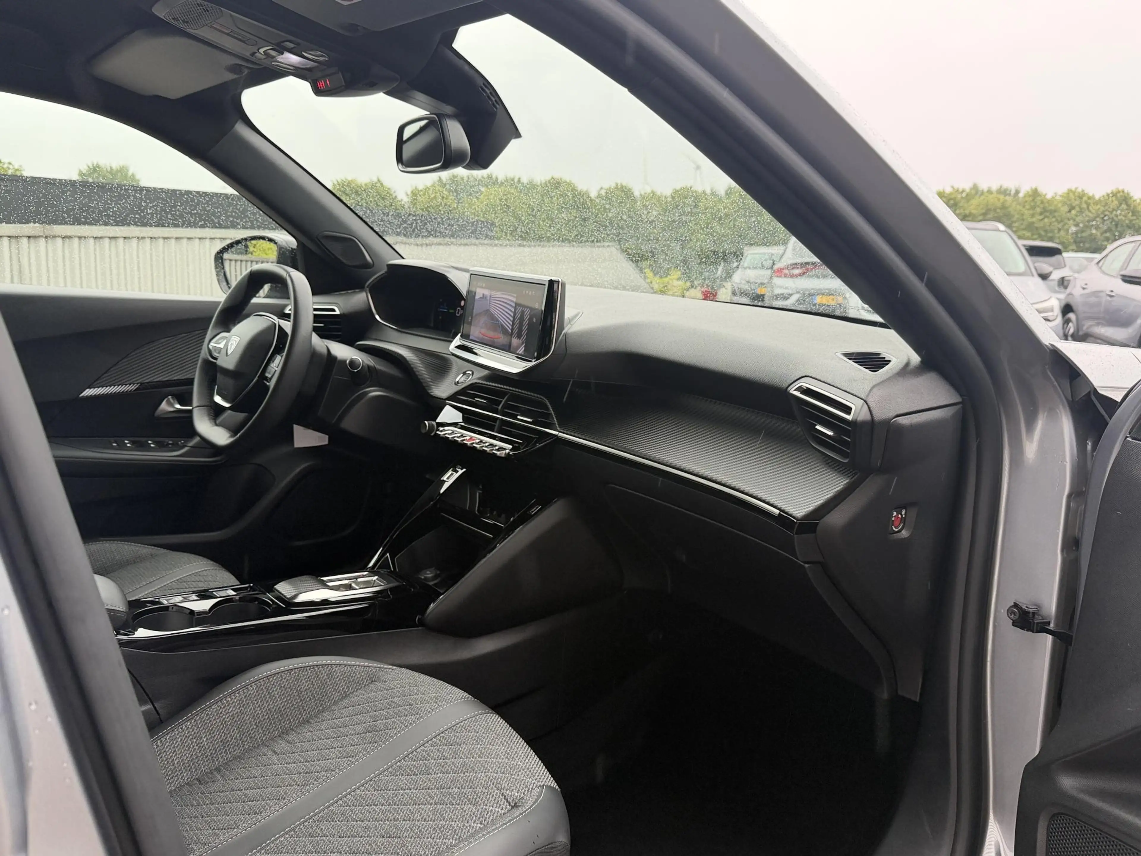 Peugeot e-2008 EV Allure 54 kWh Navigatie | Camera | Stoelverwarm — photo 8