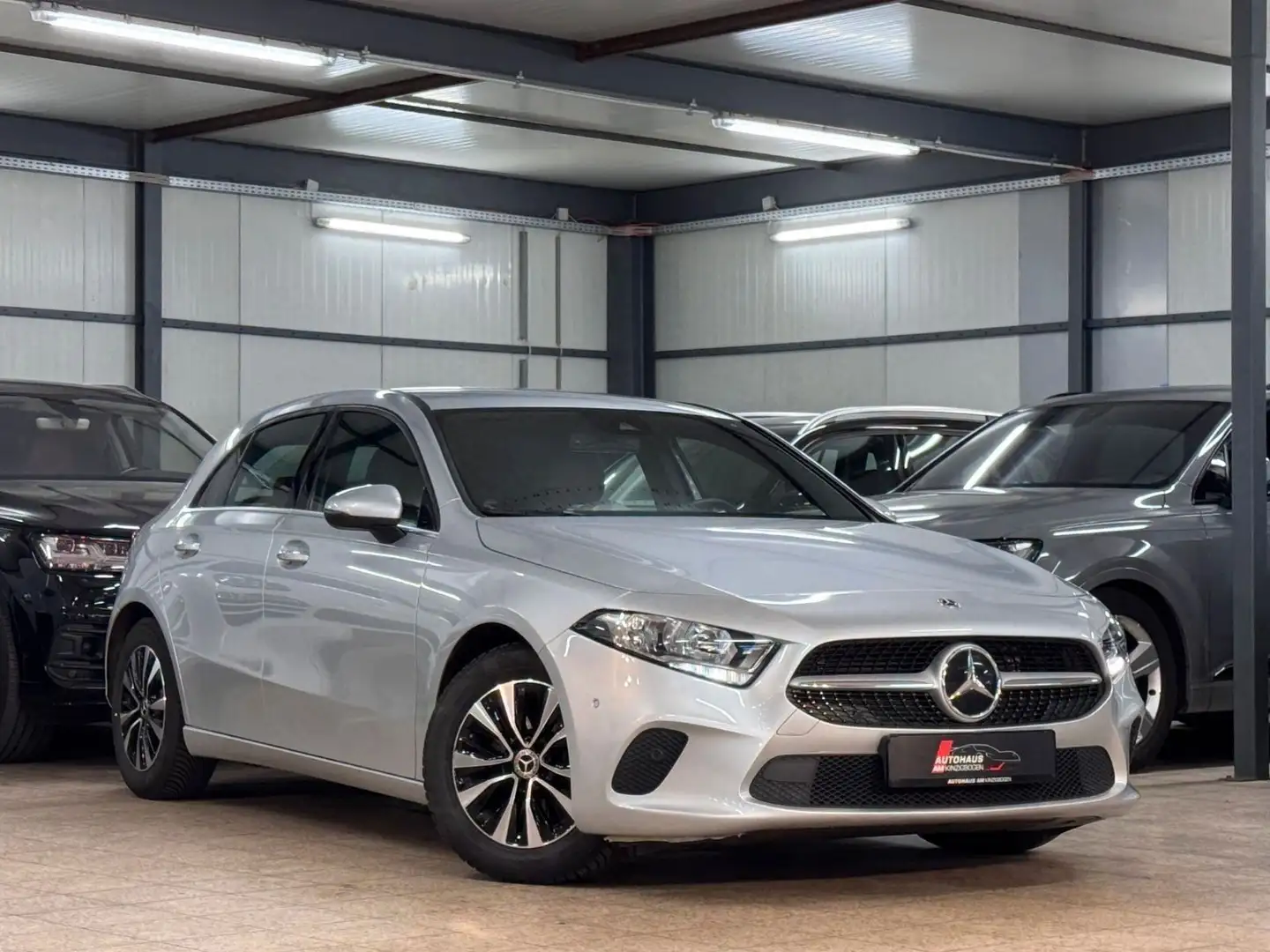 Mercedes-Benz A 180 d BUSINESS*DIST*LANE*WIDE*KAM*MBUX*1.HAND Argent - 1