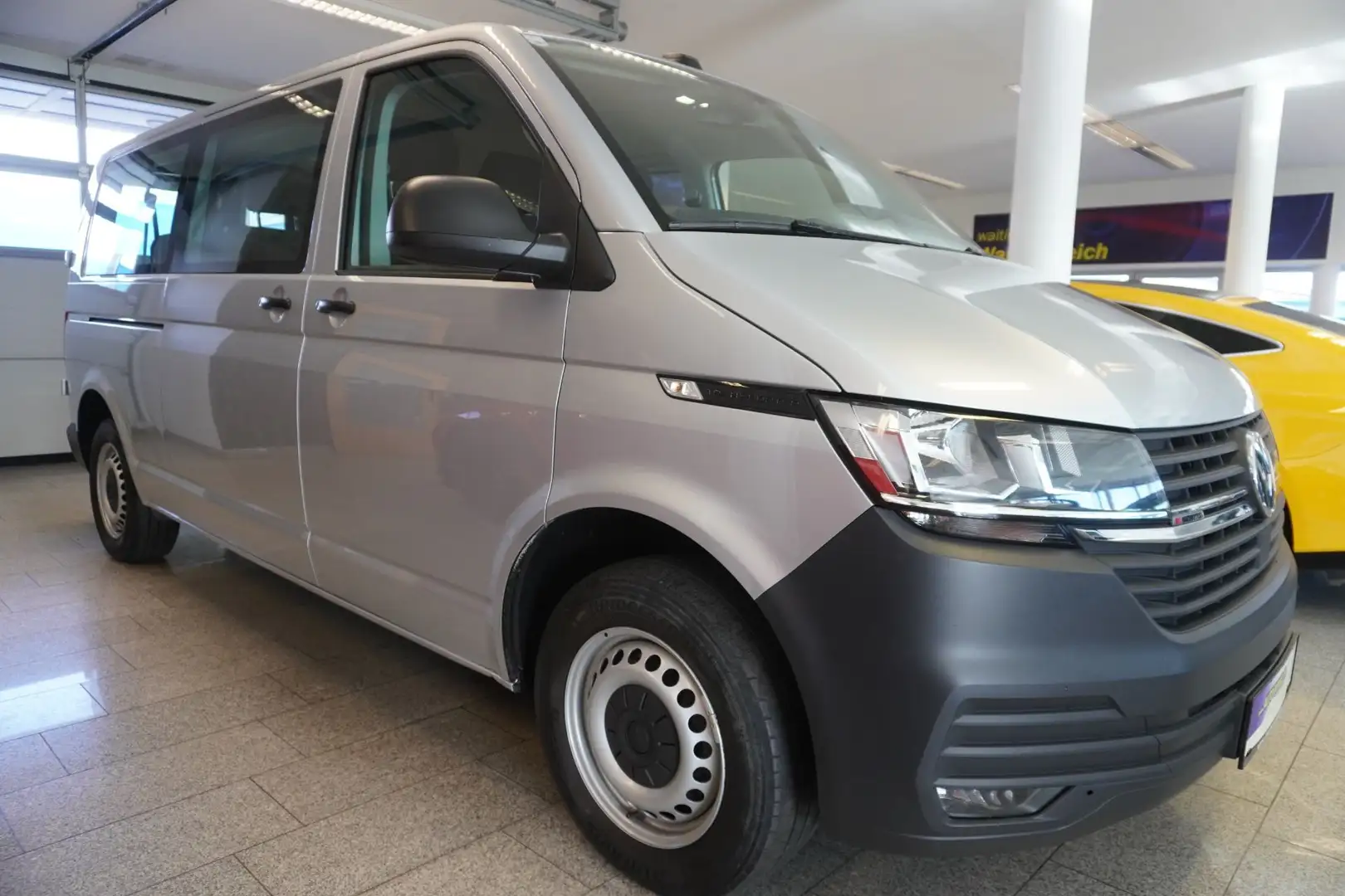 Volkswagen T6.1 Kombi T6.1 2.0TDI 4Motion Kombi L2H1 9Sitze/AHV/Tempomat Silber - 2
