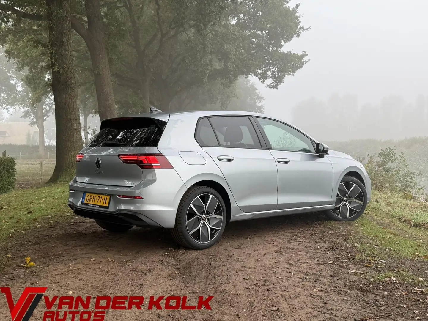 Volkswagen Golf 8 FaceLift 2025 1.5 eTSI Oranje Edition Automaat C Grau - 2