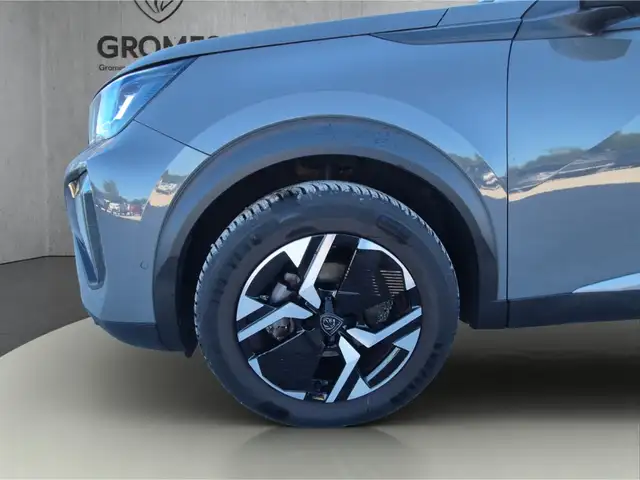Peugeot 2008 view 11