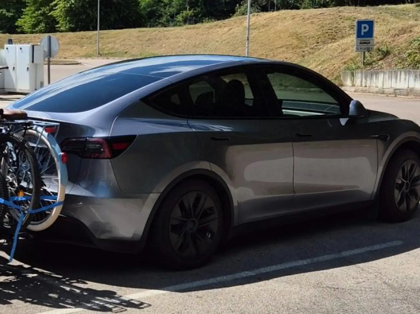 Tesla Model Y Gris - 2