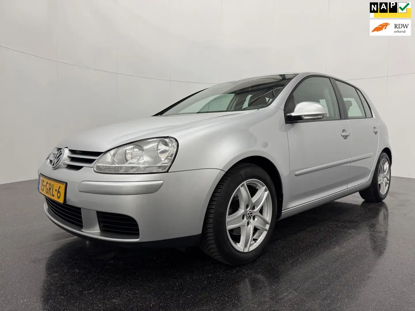 Volkswagen Golf 1.9 TDI Comfortline BlueMotion Navi/Cruise/Climate Grijs - 1