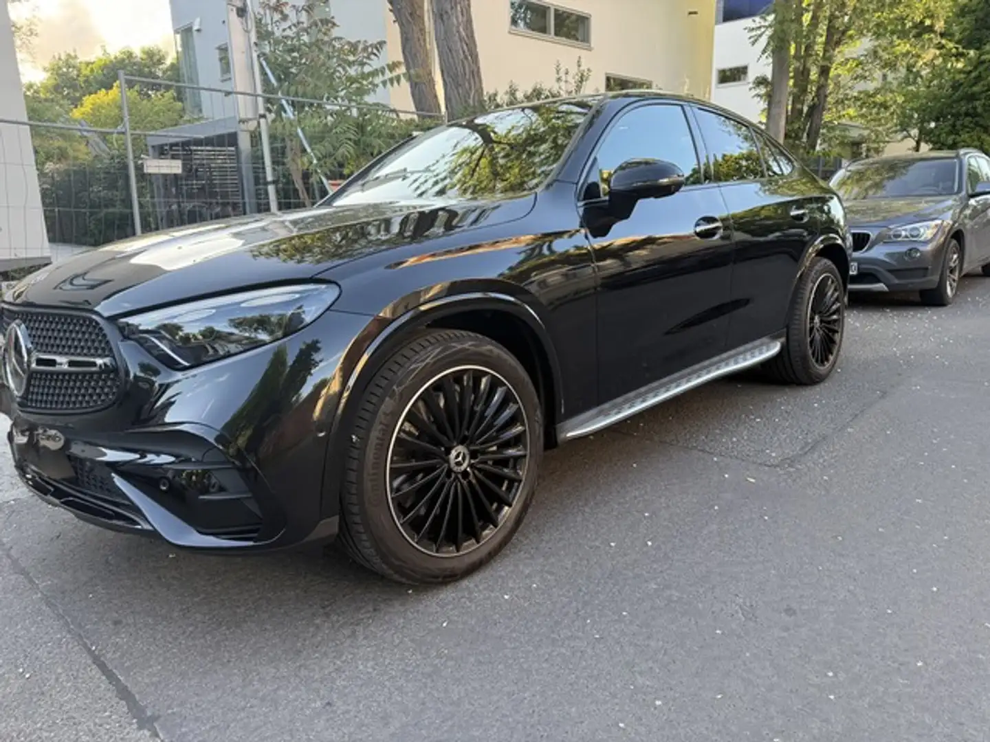 Mercedes-Benz GLC 300 4Matic Coupe  AMG*PANO* H.UP*AIRMATIC Nero - 2