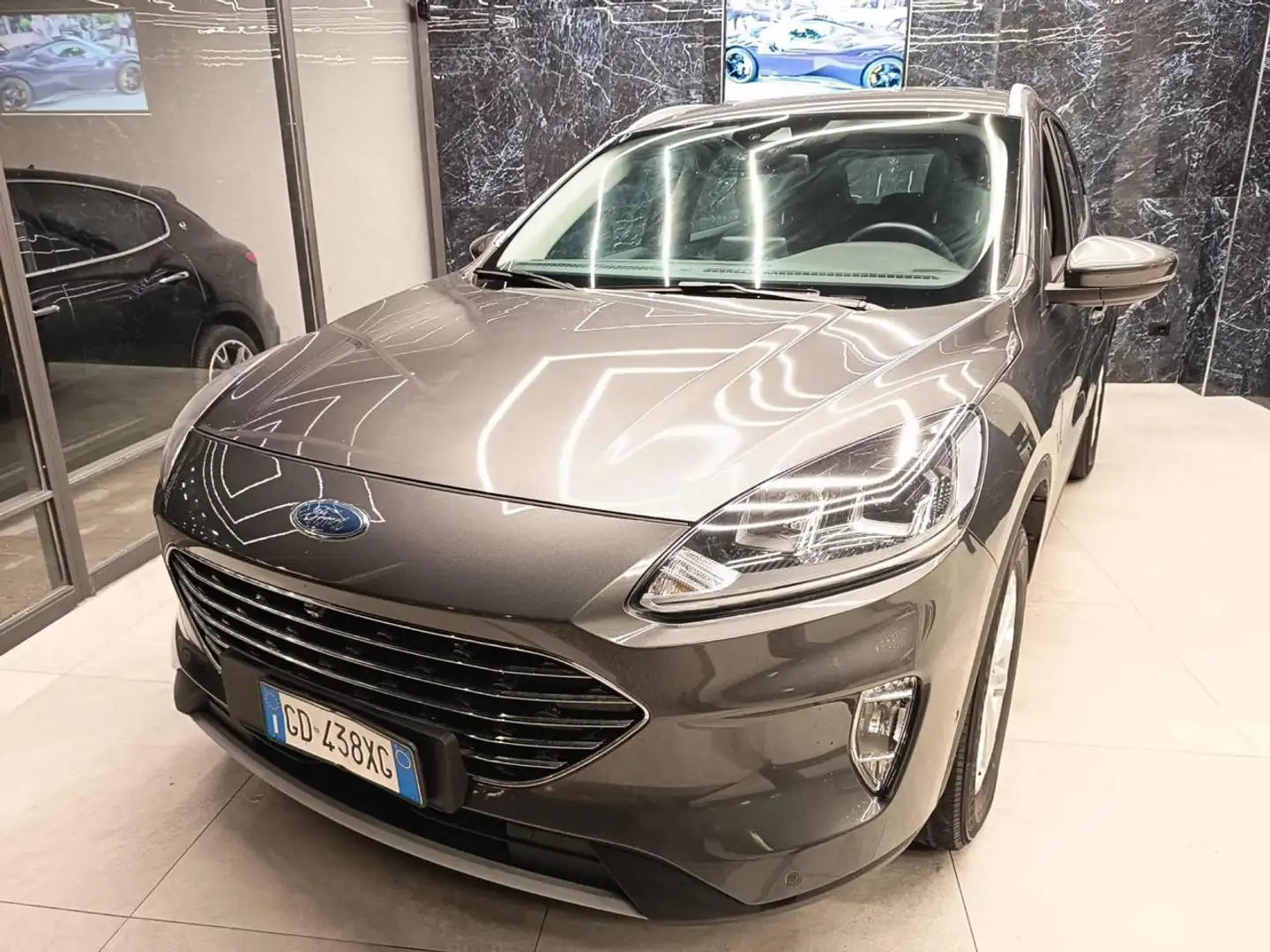 Ford Kuga 1.5 dci St-Line 2wd Gris - 2
