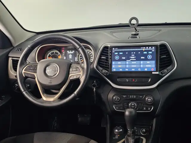 Jeep Cherokee view 9